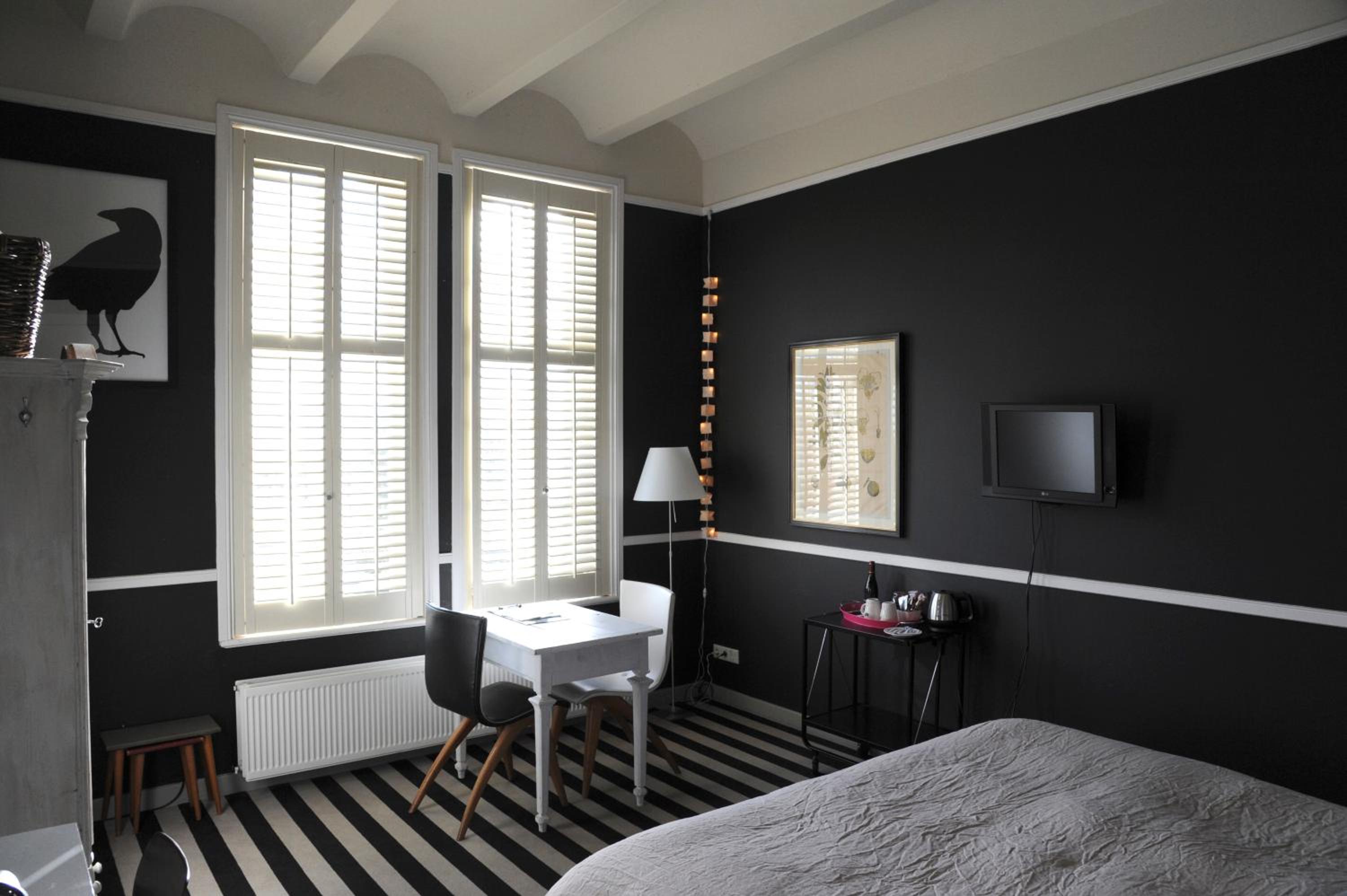 Double Room with Shower - Tower - Photo 1