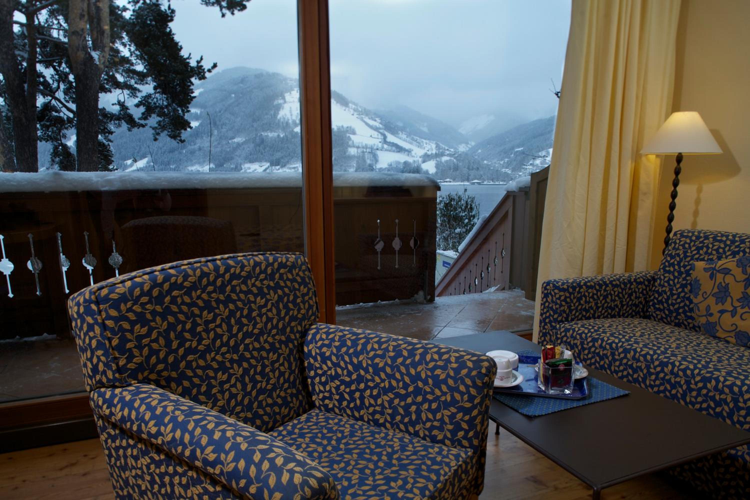 Deluxe Double Room with Lake Access - Photo 2