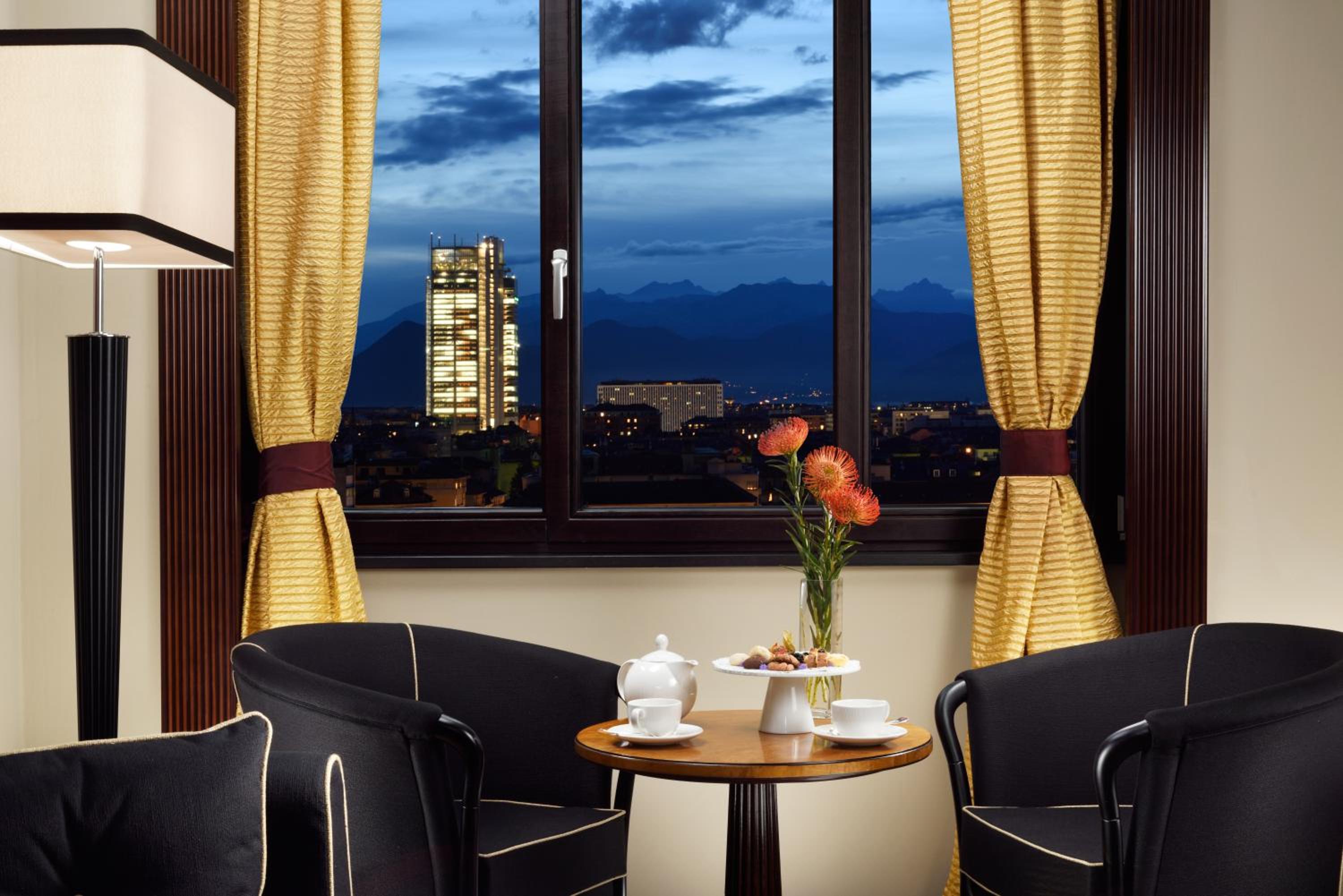 Junior Suite with City View - Photo 2