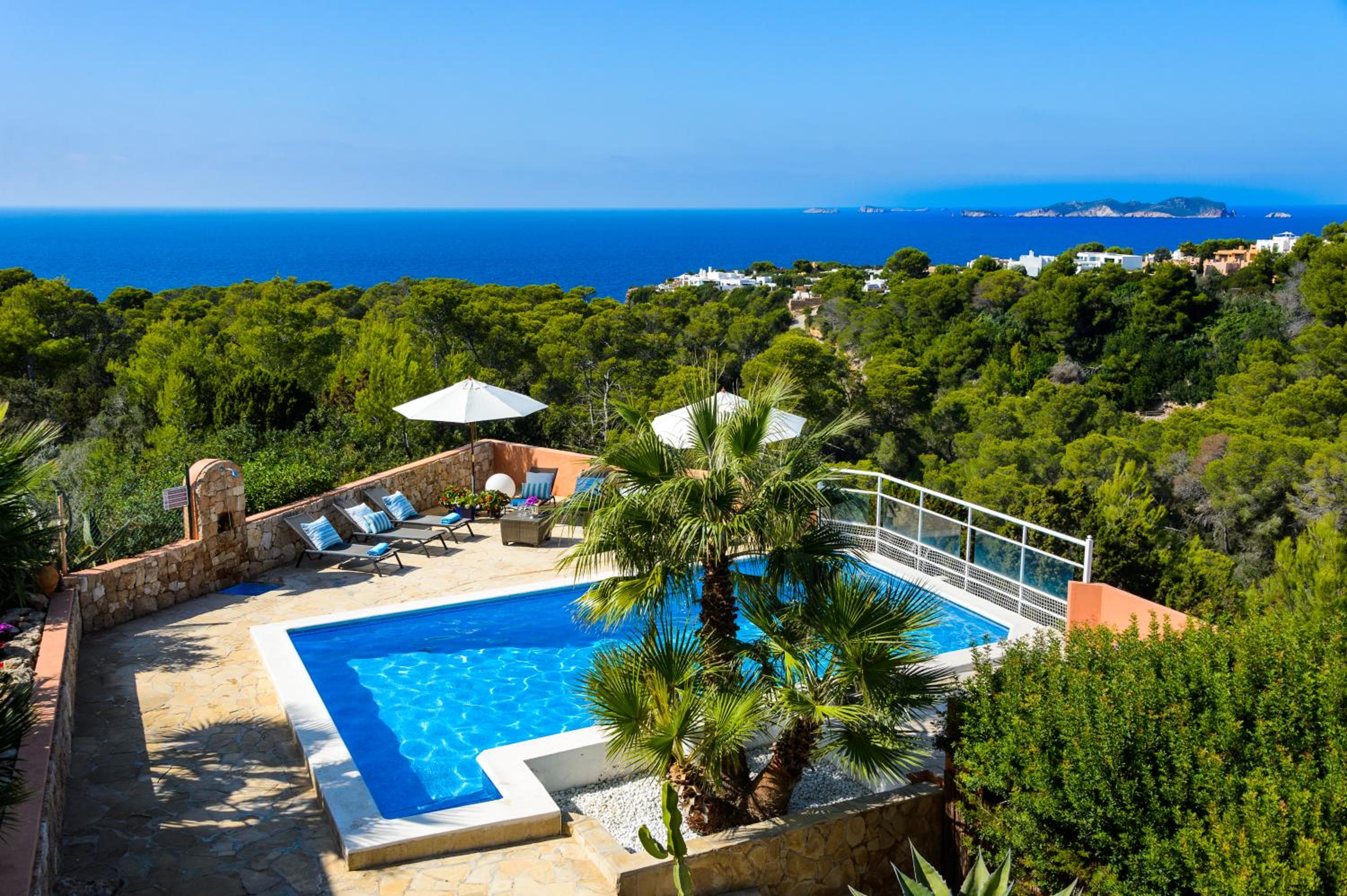 Villa photo 2