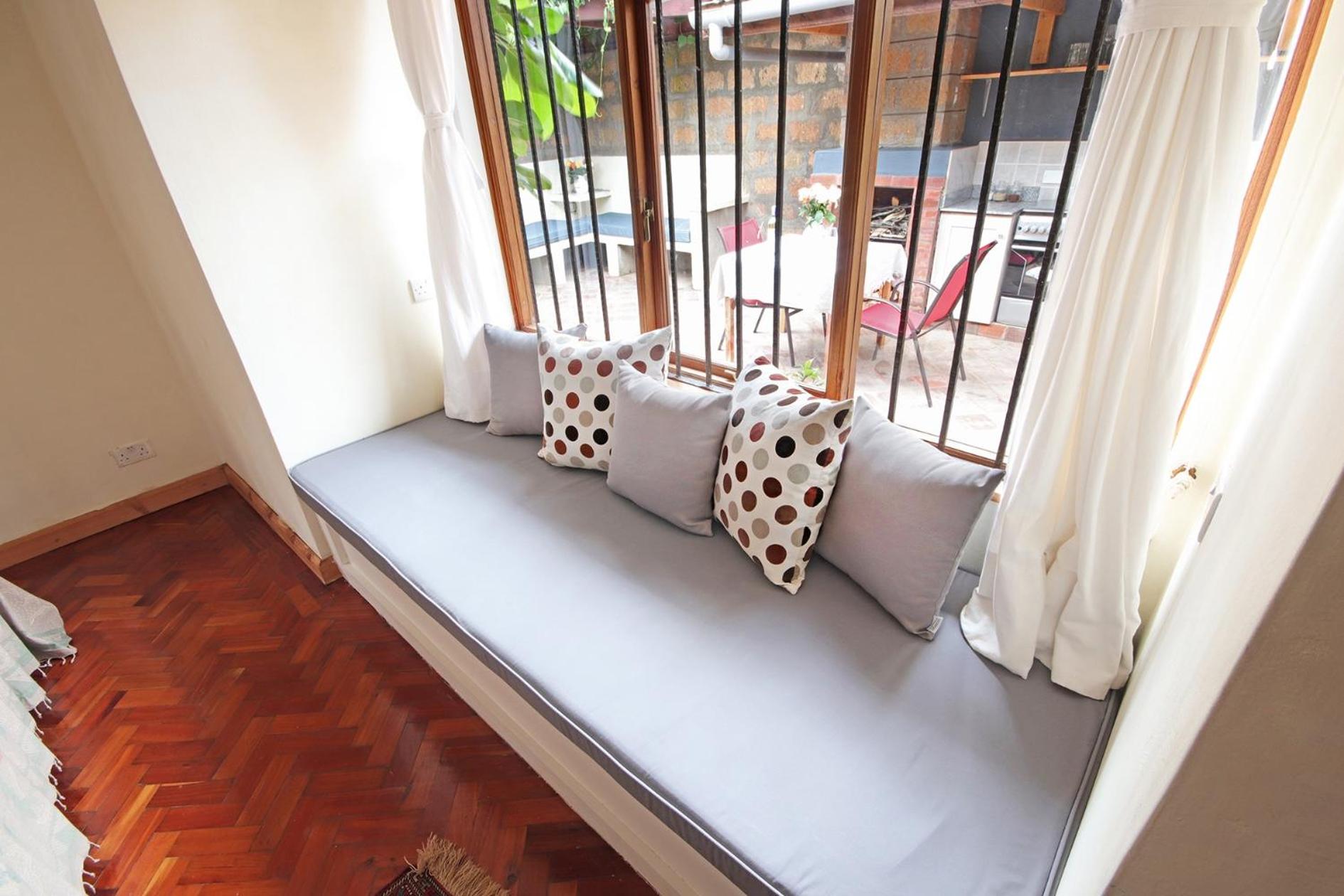 Deluxe Queen Suite - Photo 7