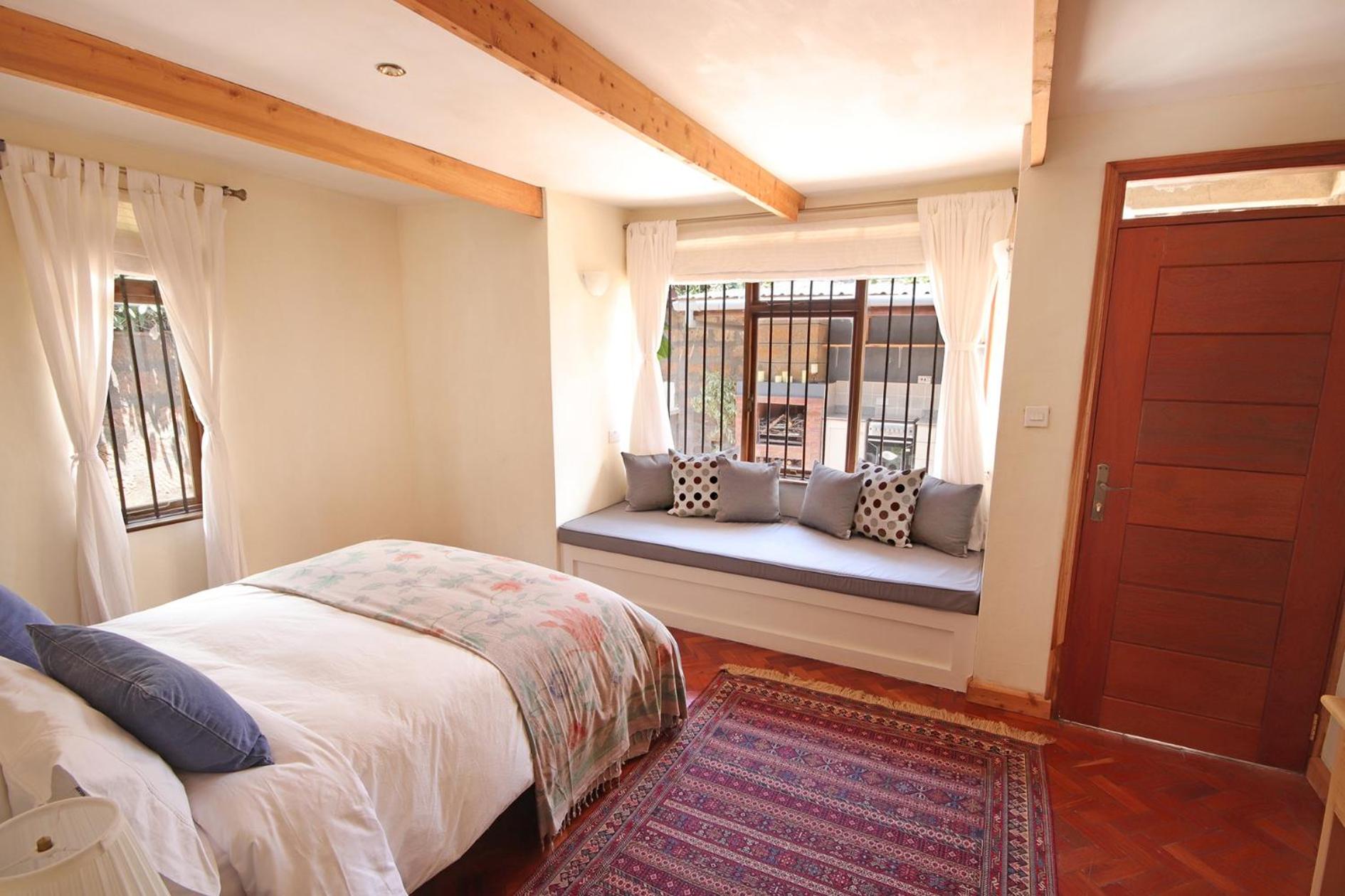 Deluxe Queen Suite - Photo 5