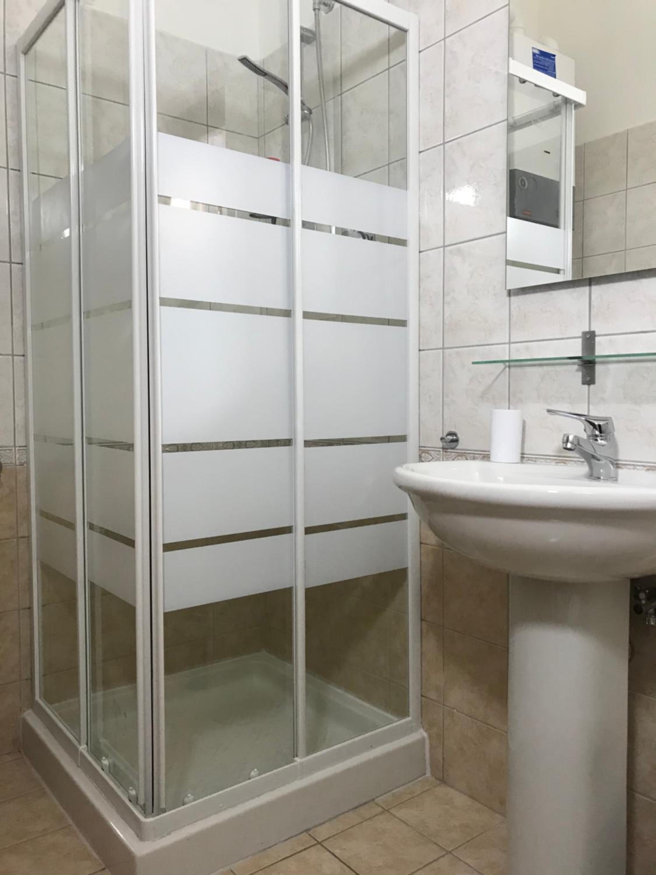 One-Bedroom Apartment - Photo 3