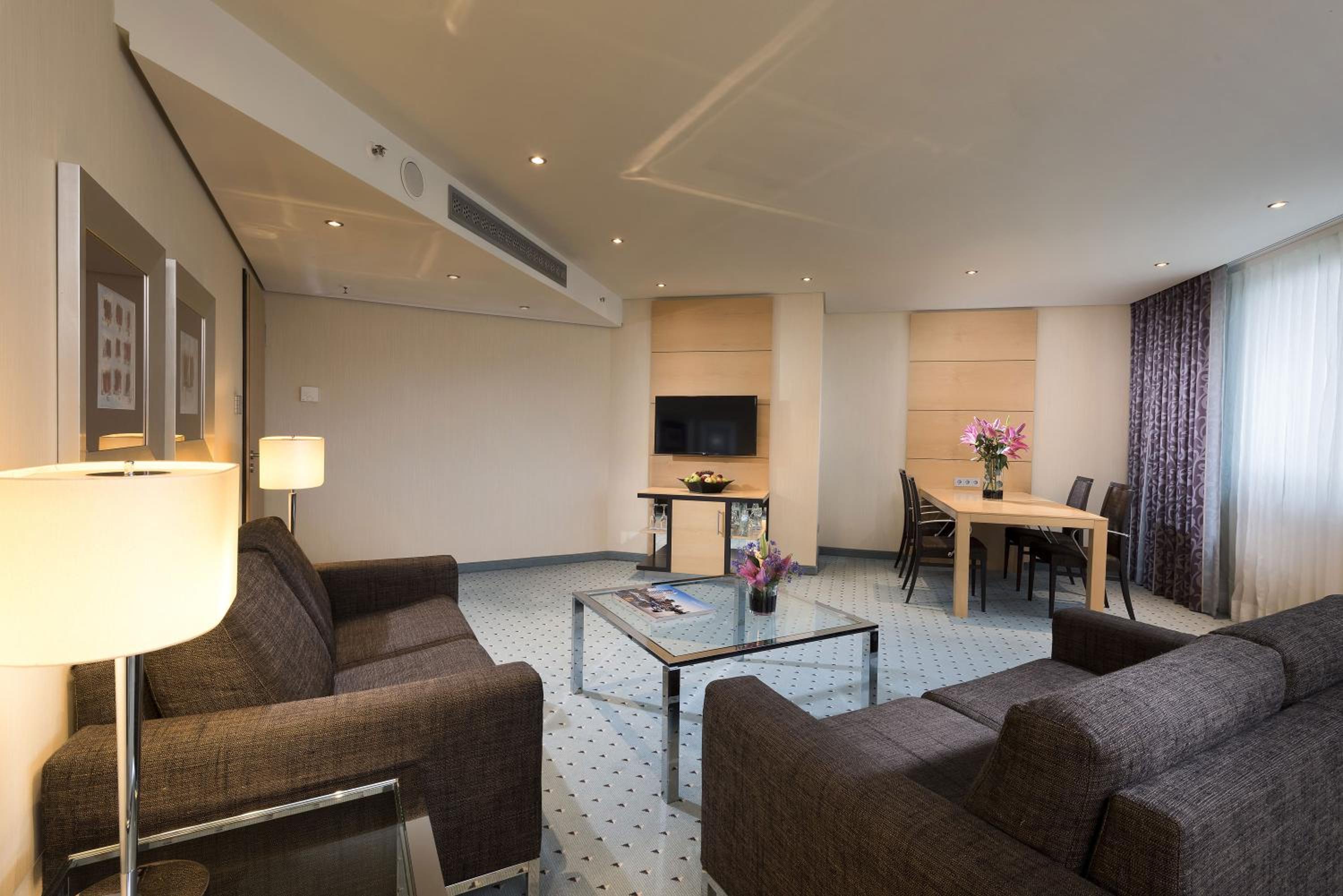 Junior Suite (2 Adults) - Photo 6
