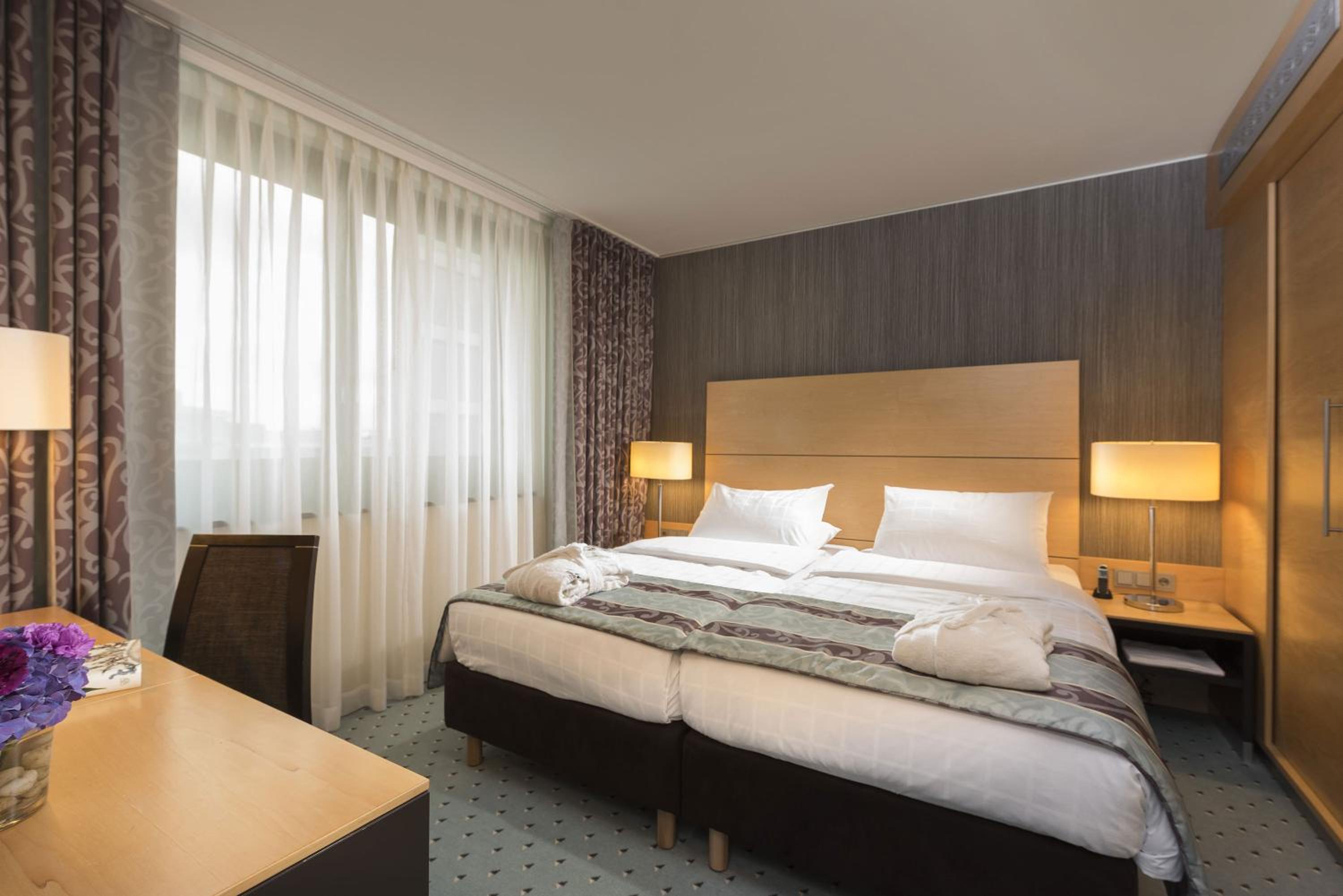 Junior Suite (2 Adults) - Photo 8