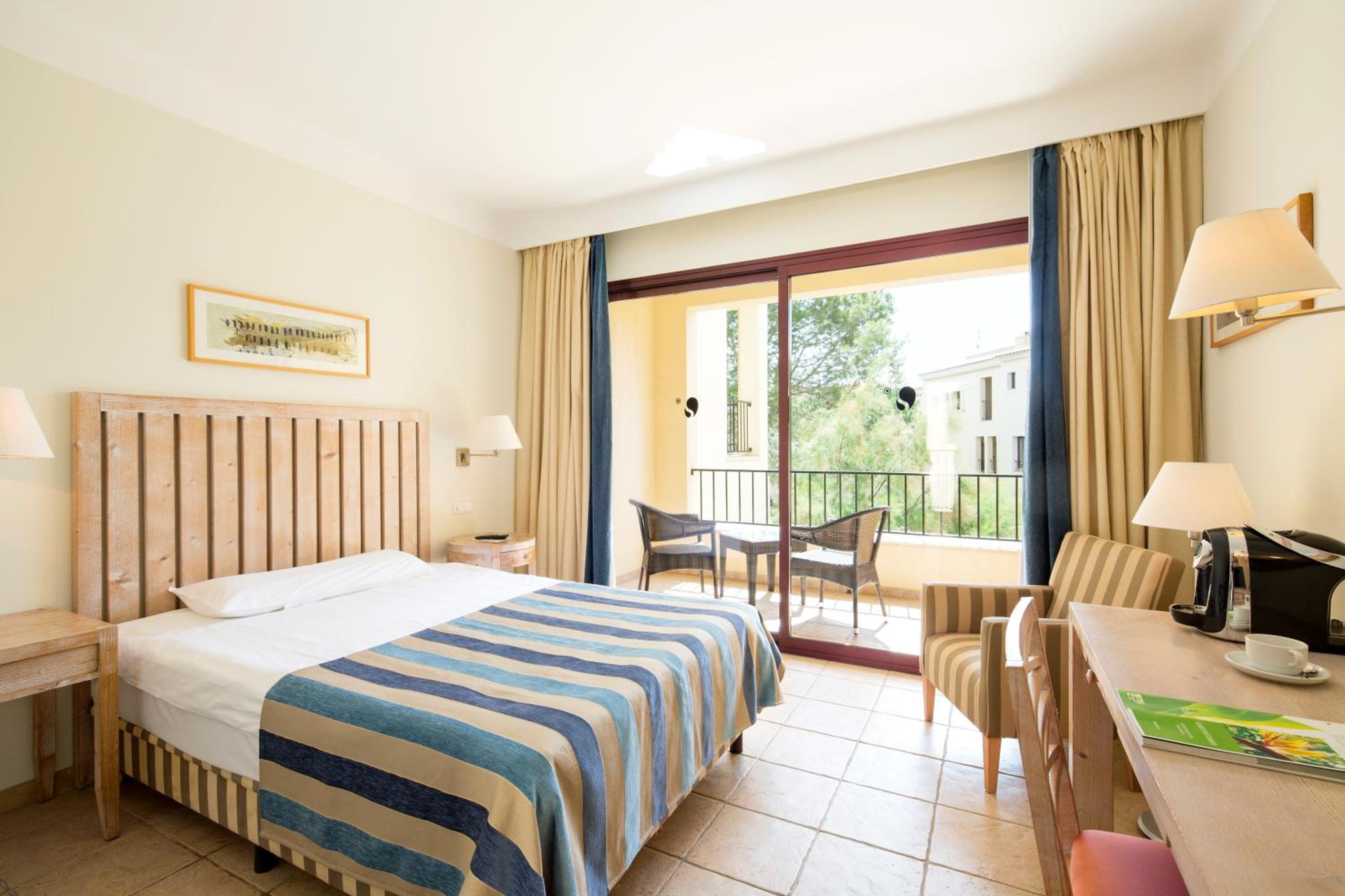 Habitación Sencilla con Vista al Jardín