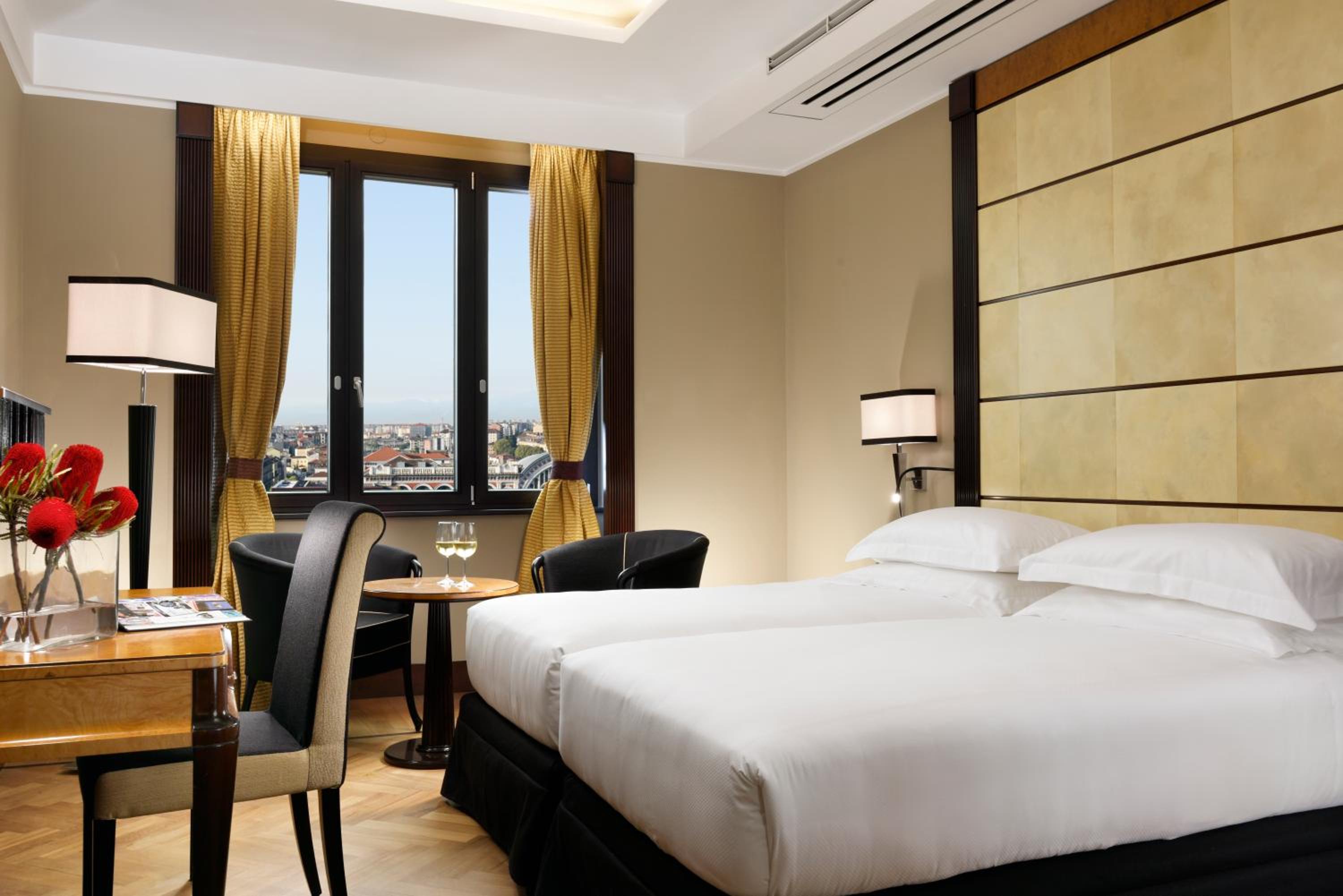 Deluxe Double Room with City View - Photo 1