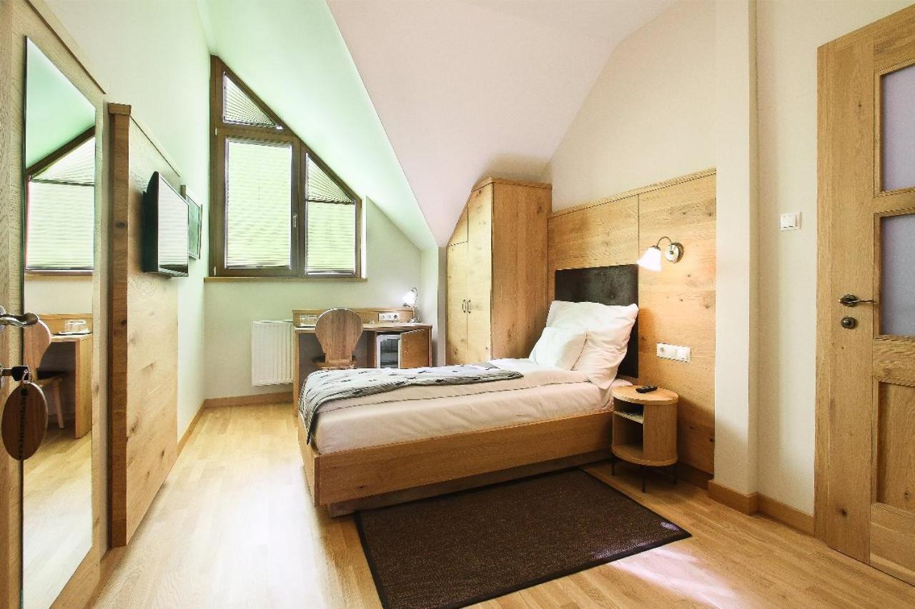 Twin Room with Bathroom photo 2