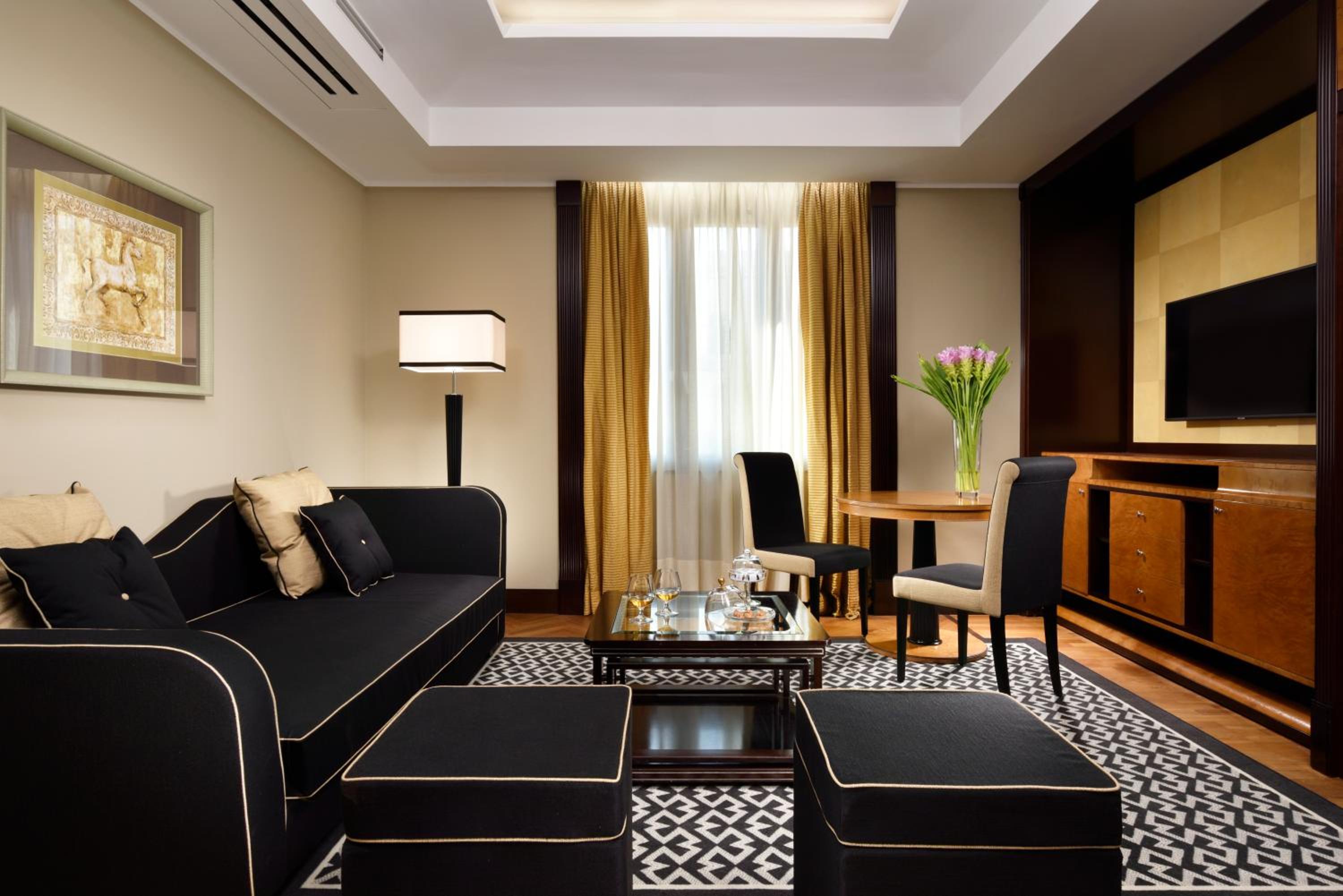 Suite with Sofa Bed - Photo 1