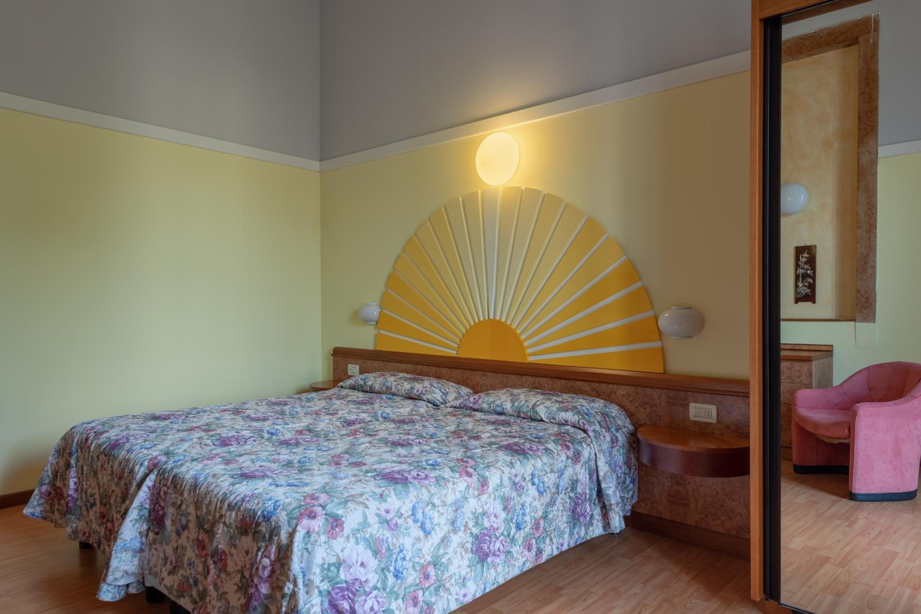 Basic Double or Twin Room - Photo 3