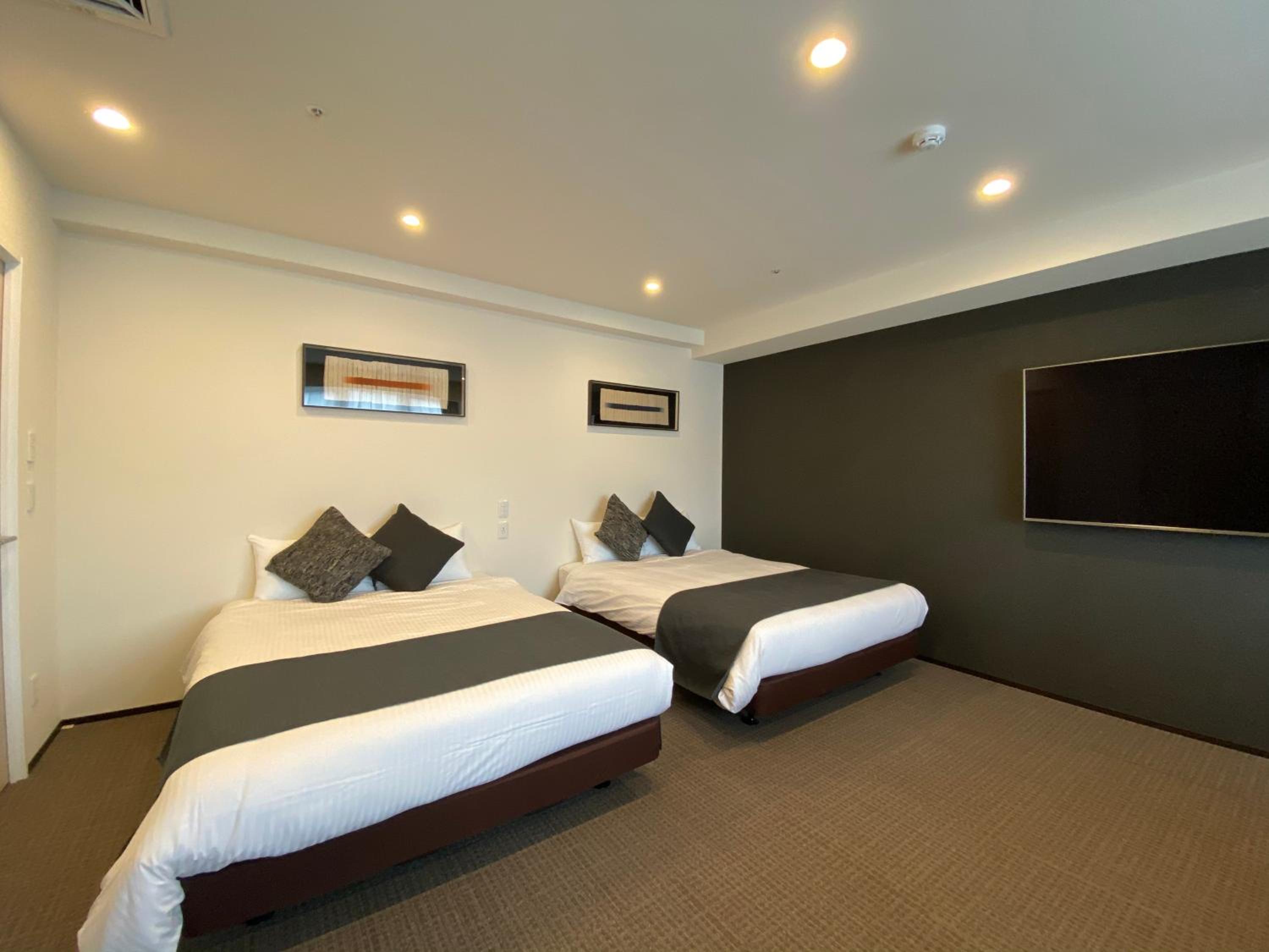 Executive Suite - Photo 7