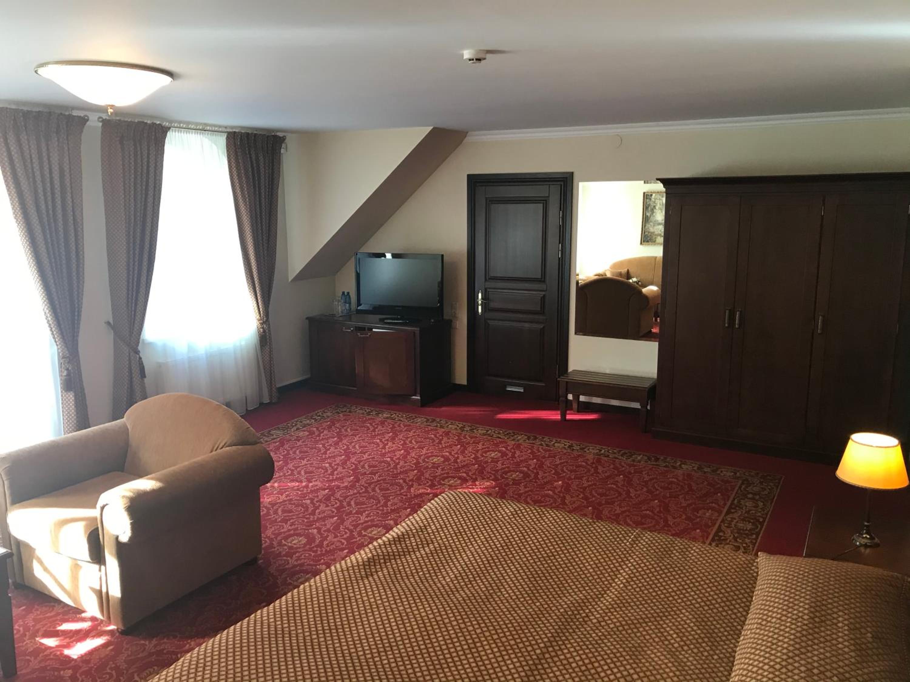 Deluxe Double Room with Balcony photo 2