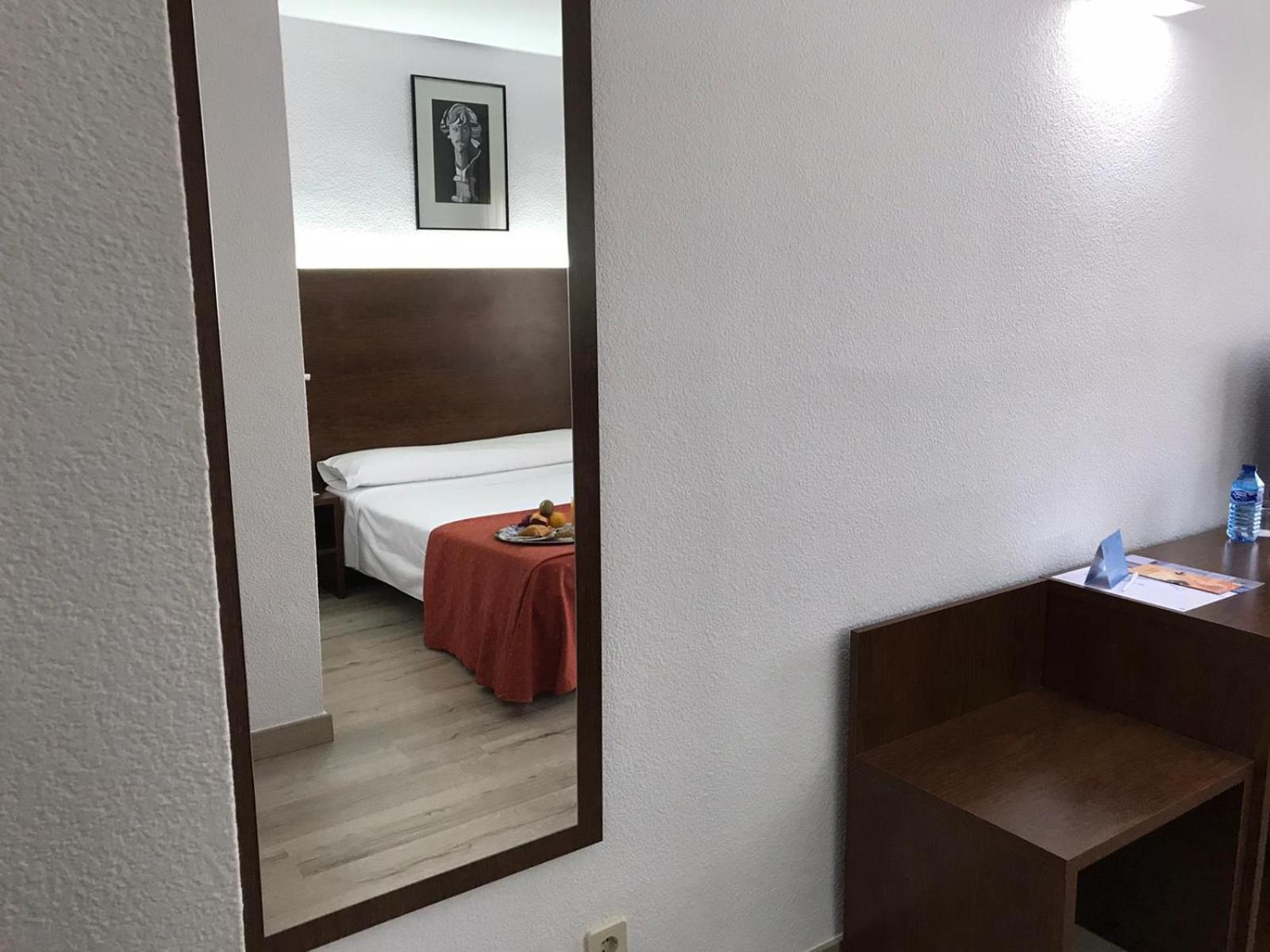 Standard Queen Room - Photo 5