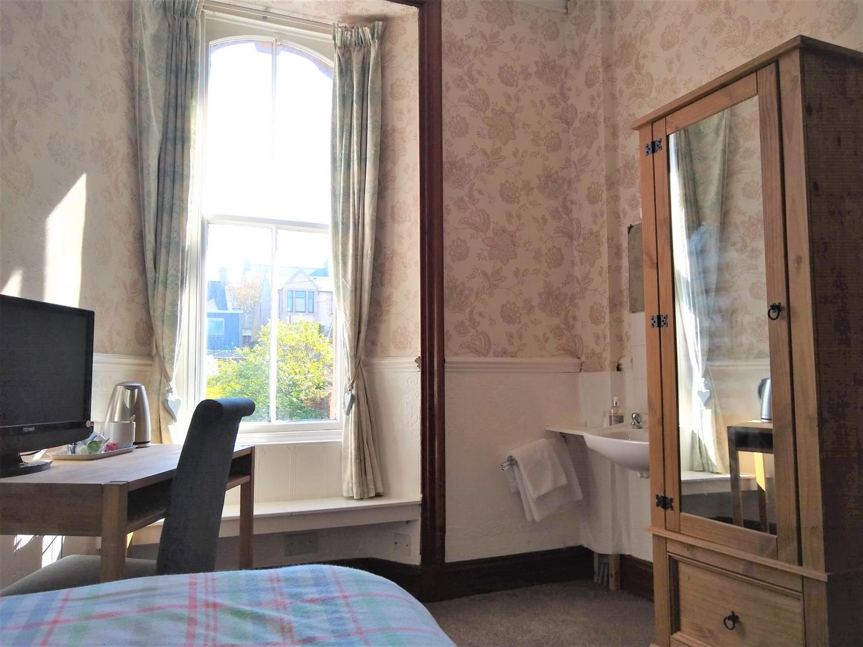 Single Room with Shared Bathroom photo 2