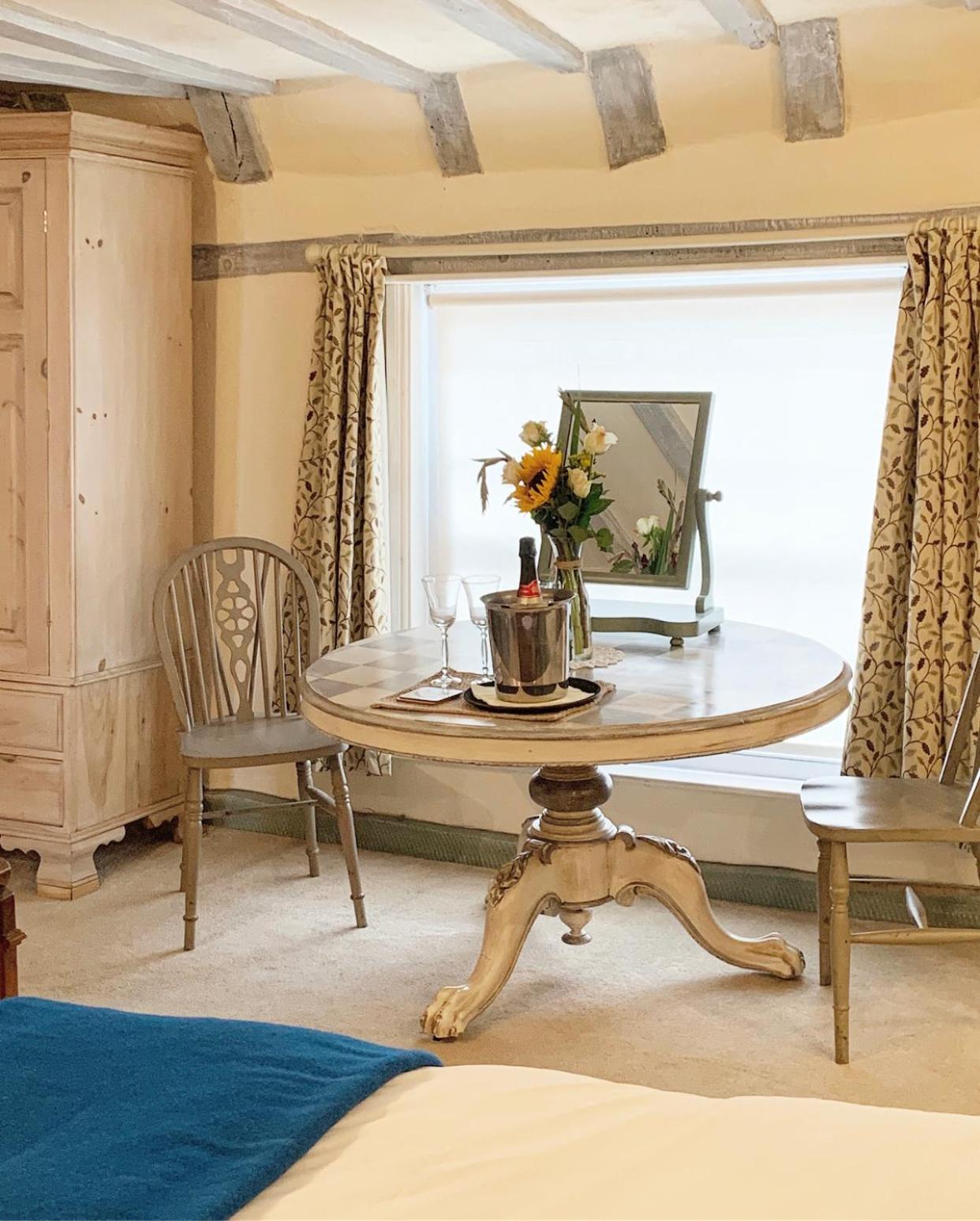 Superior King Room - Photo 2