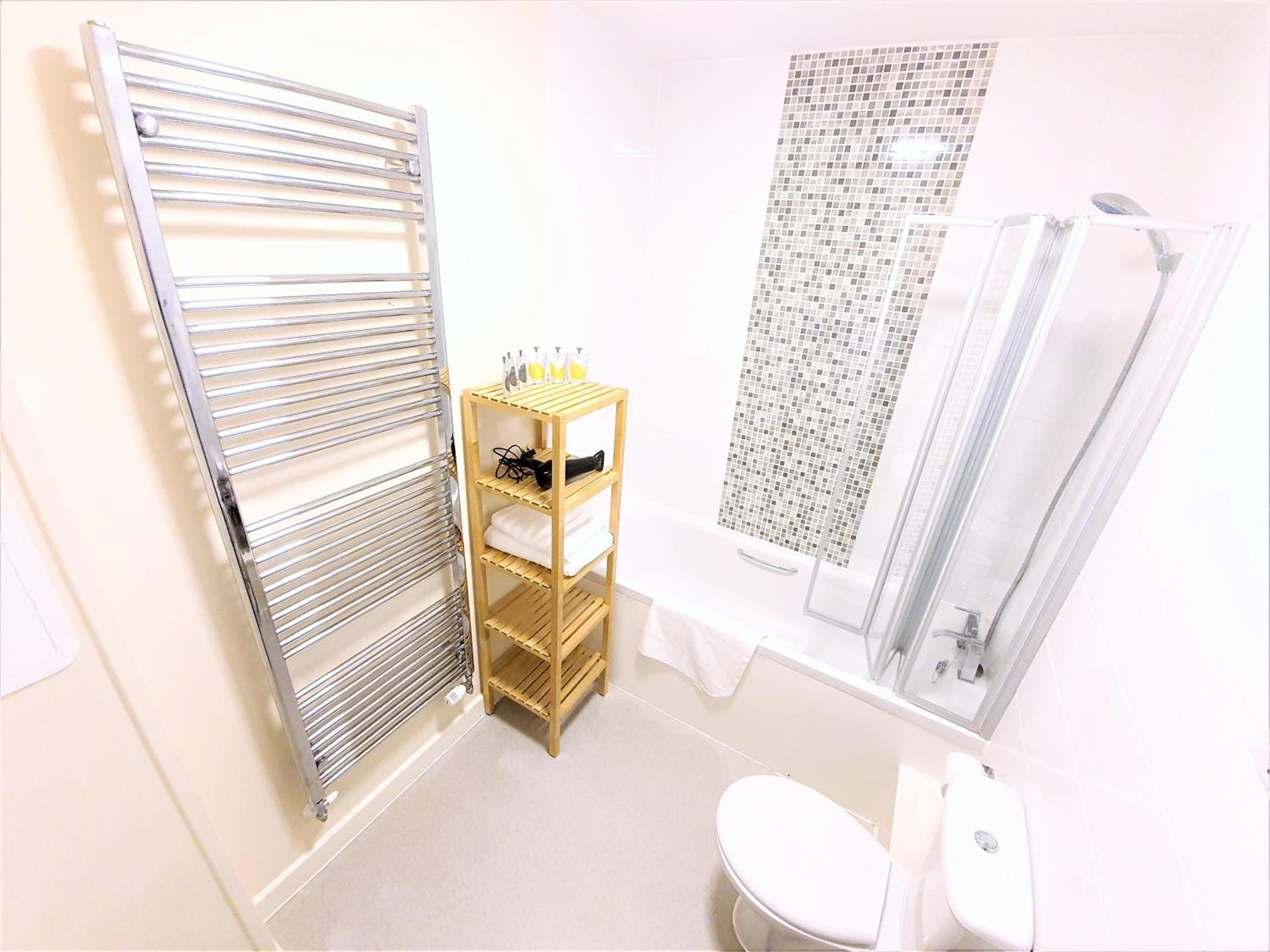 Three-Bedroom Apartment - Photo 9