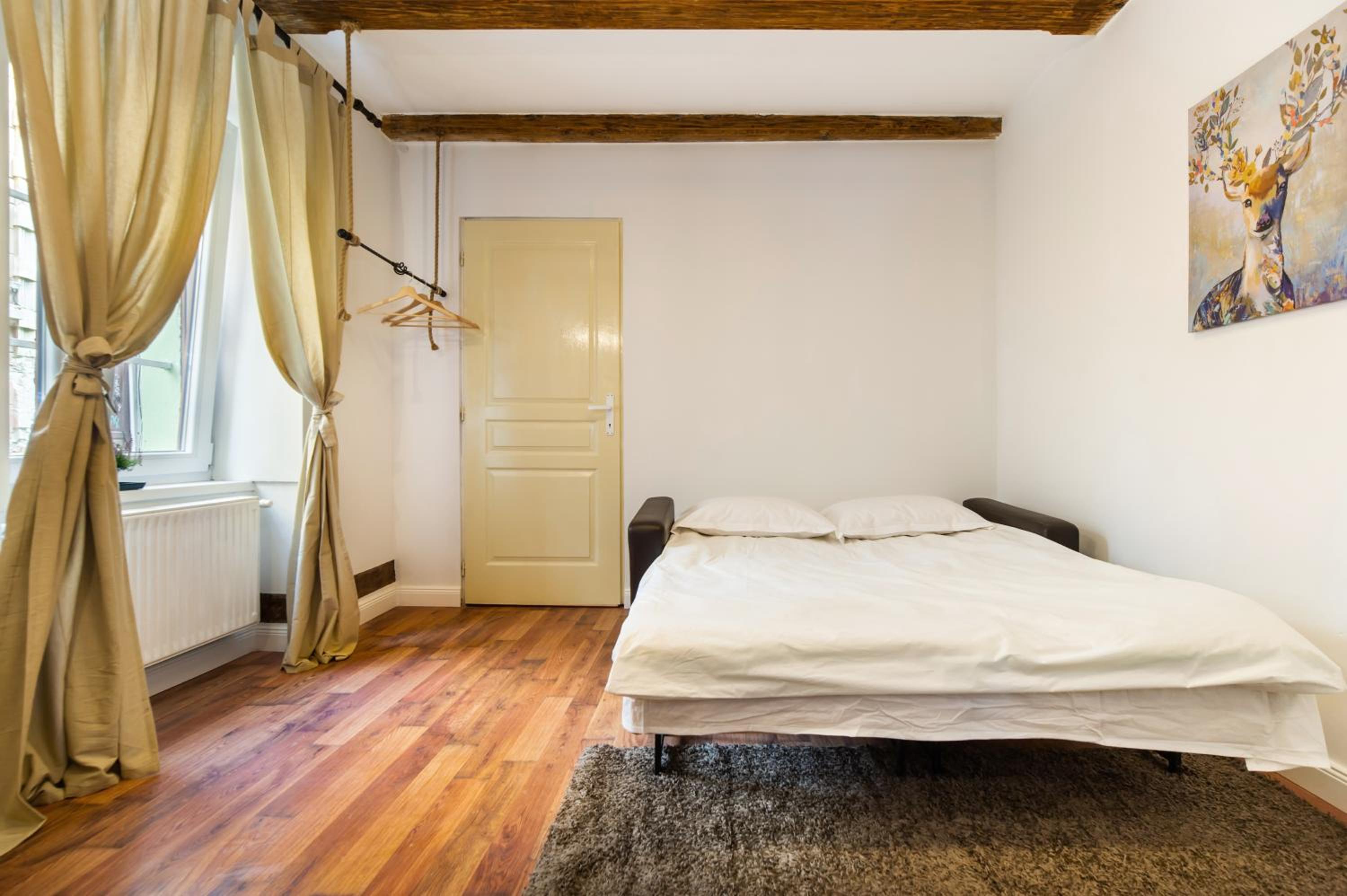 One-Bedroom Apartment - Photo 2