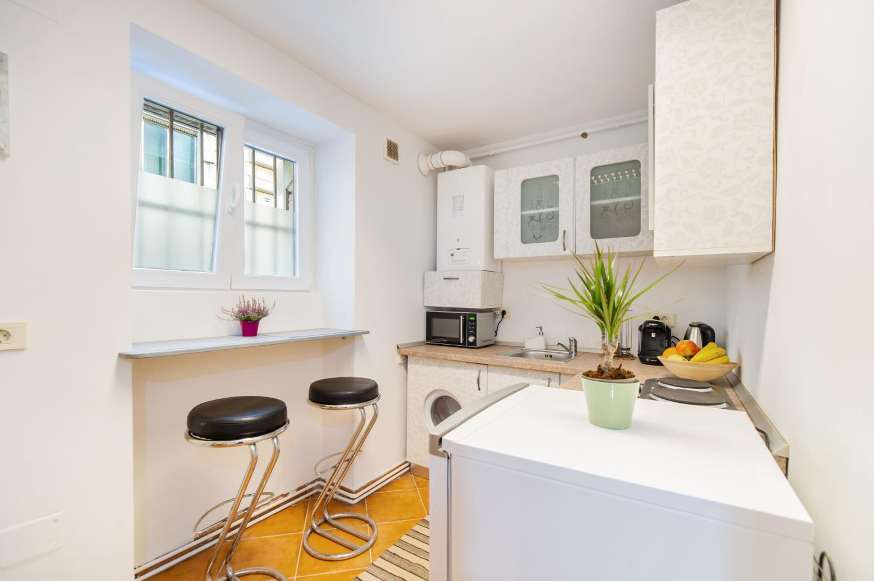 One-Bedroom Apartment - Photo 12