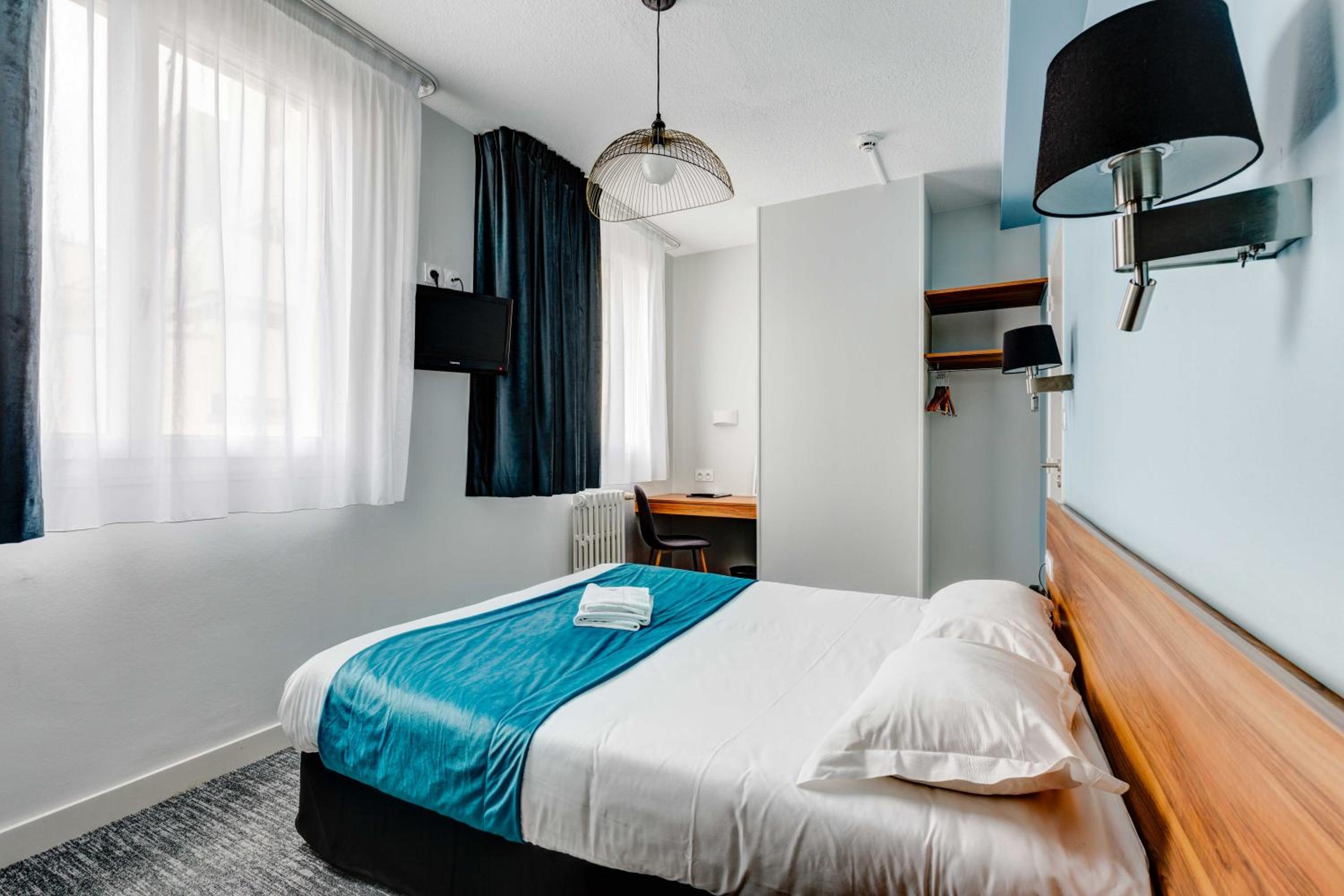 Standard Double Room - Photo 8