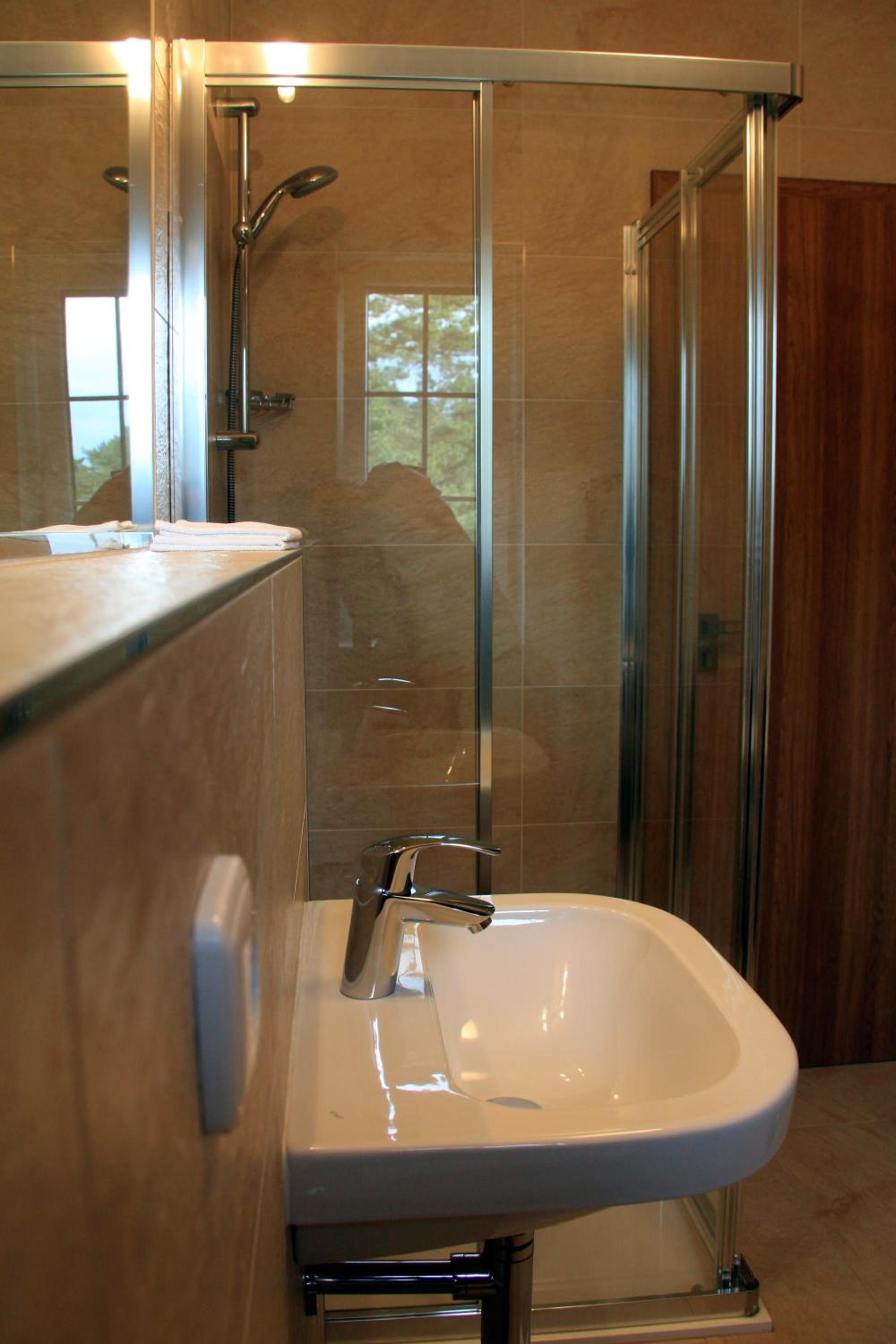 Deluxe Double Room with Shower photo 2