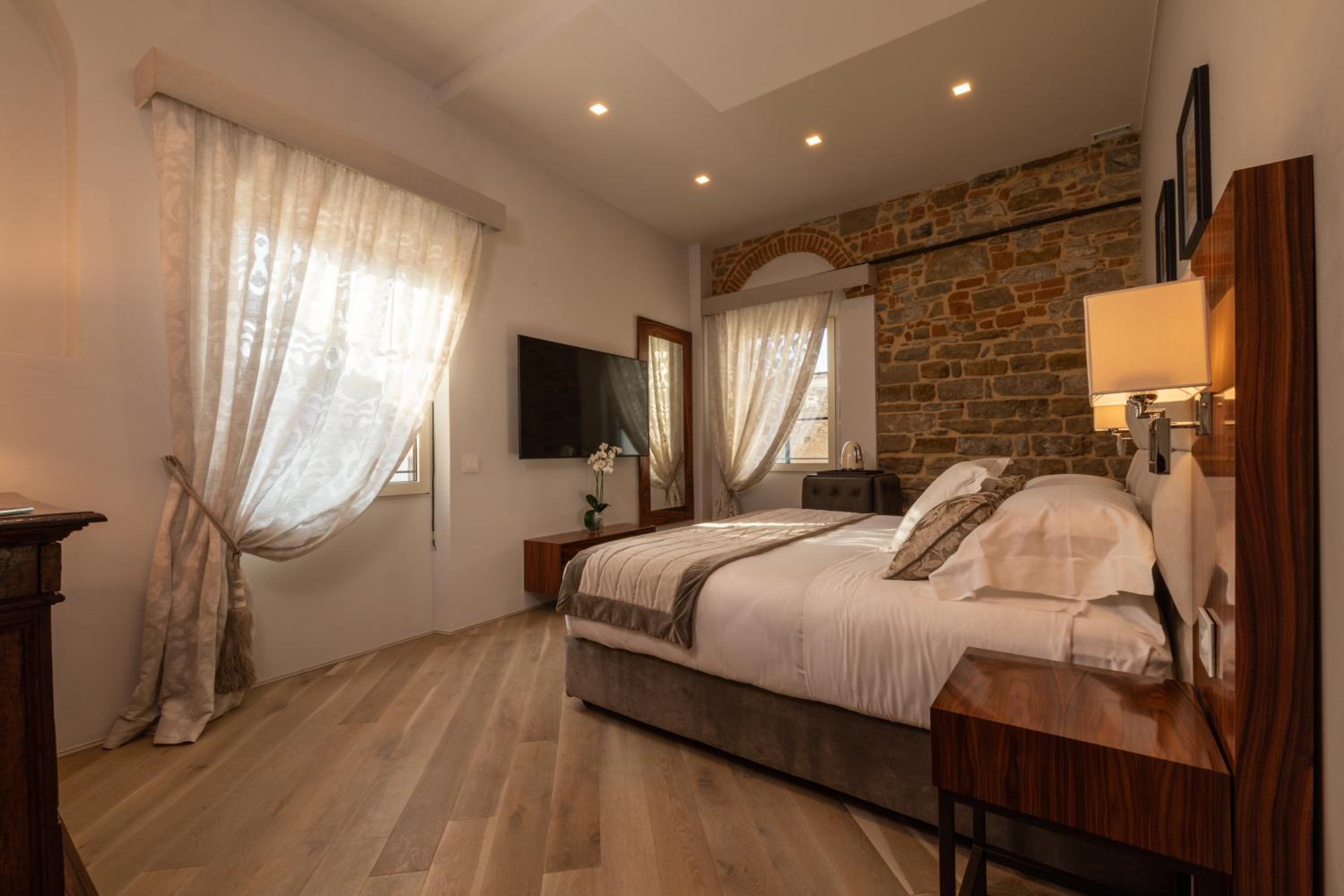 Machiavelli - Suite with Partial Duomo View