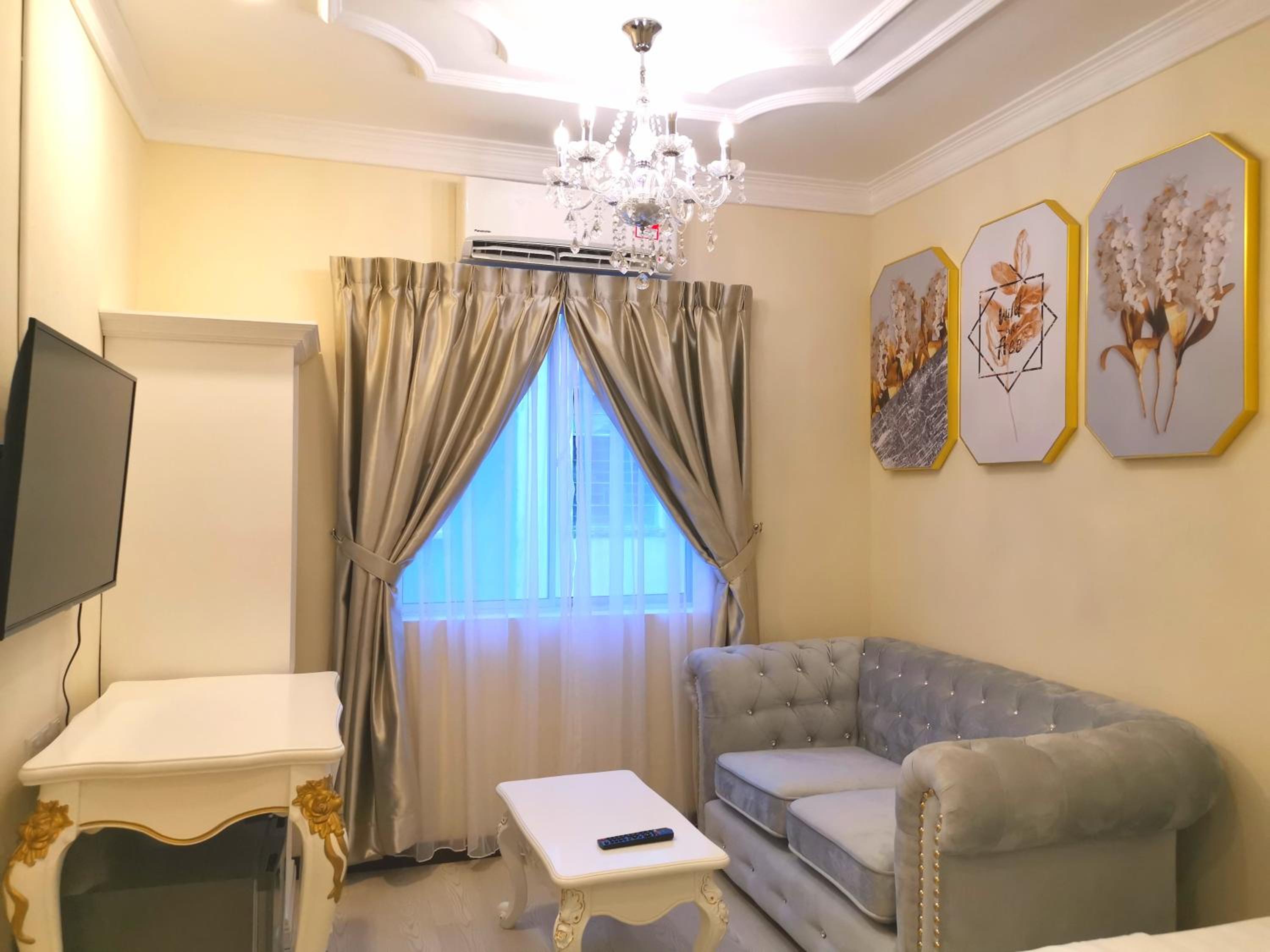 Victorian King Suite - Photo 9