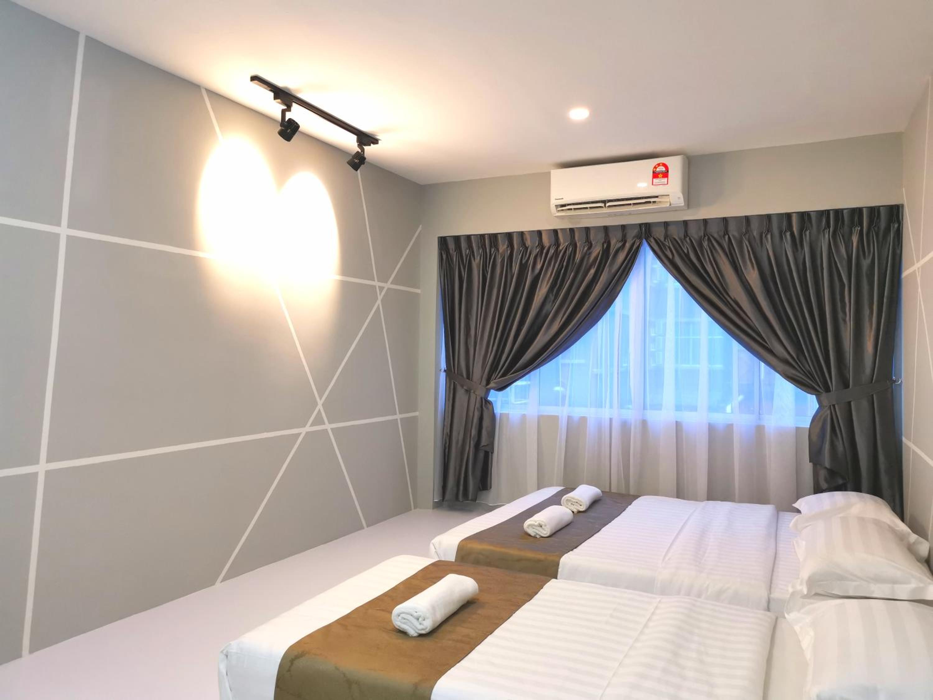 Futuristic Junior Suite - Photo 12