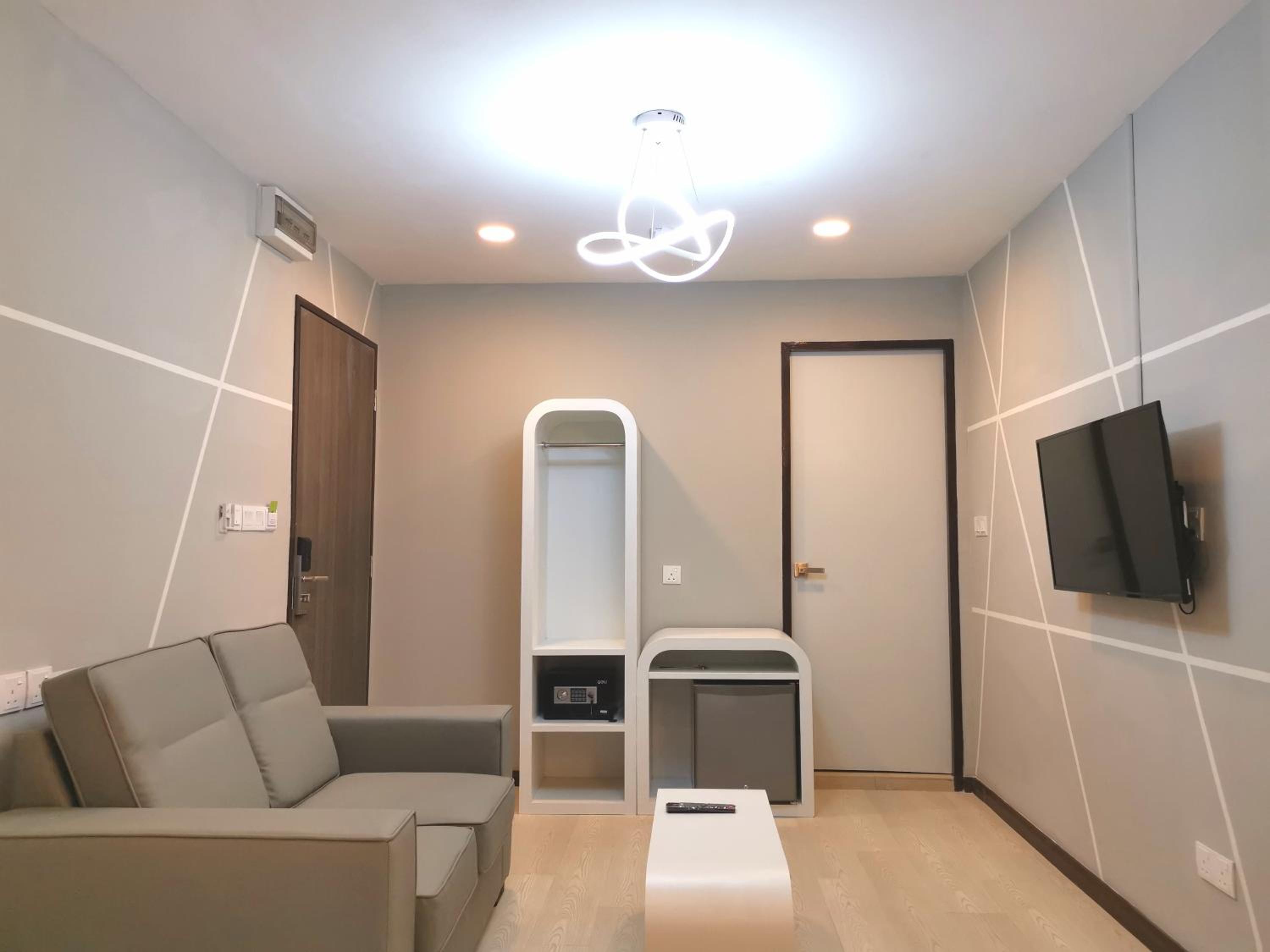 Futuristic Junior Suite - Photo 13