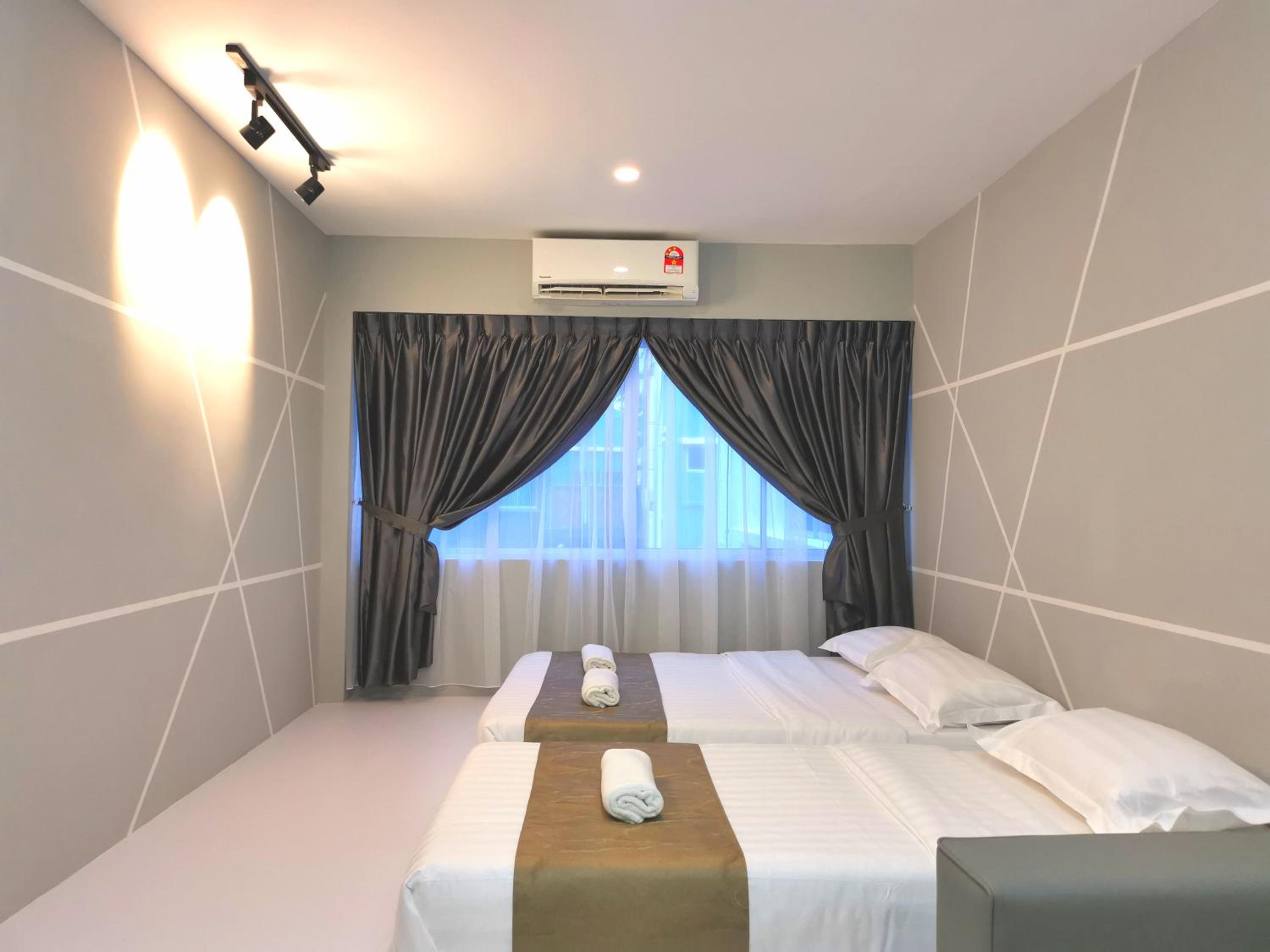 Futuristic Junior Suite - Photo 11
