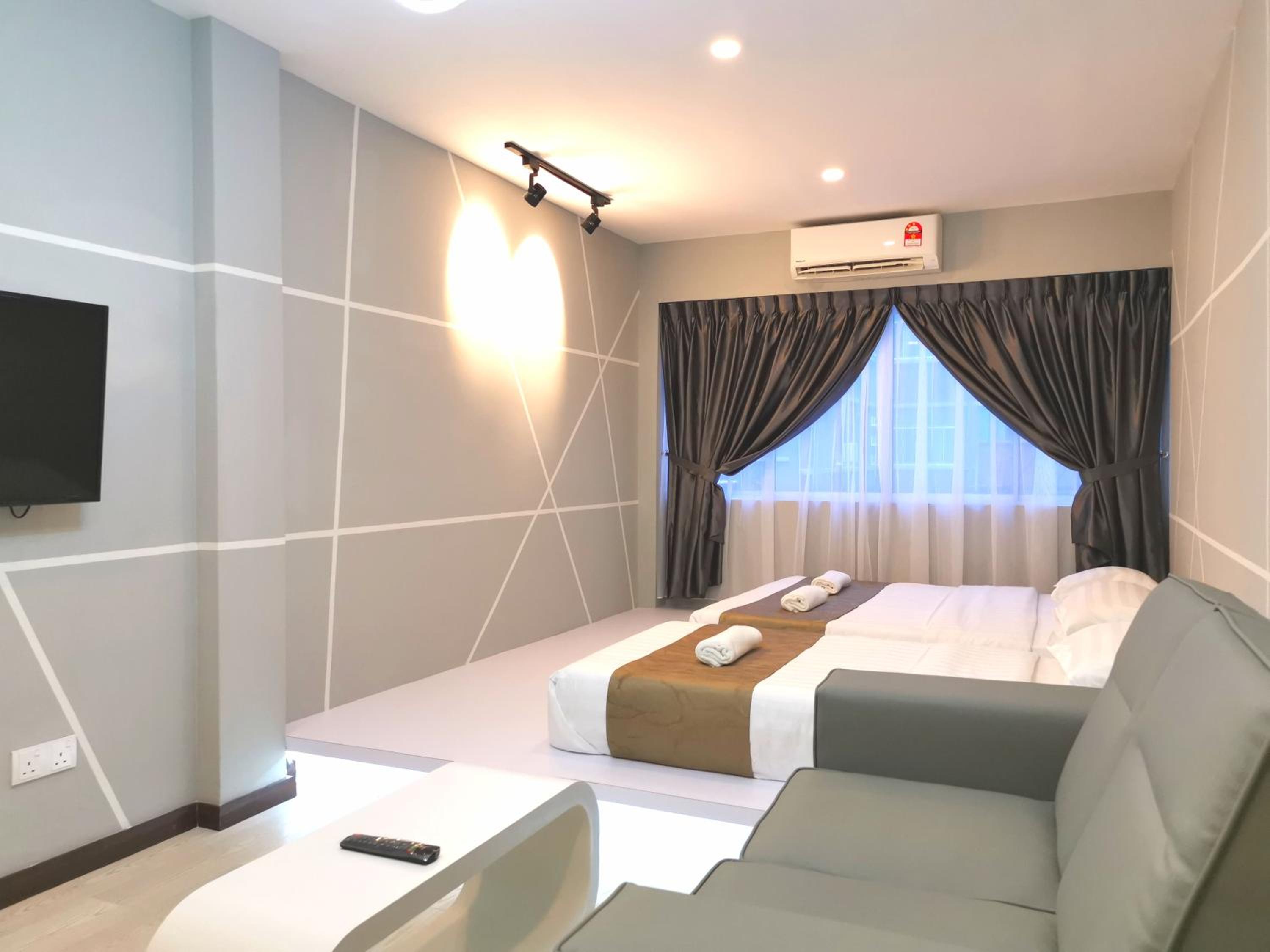 Futuristic Junior Suite - Photo 9