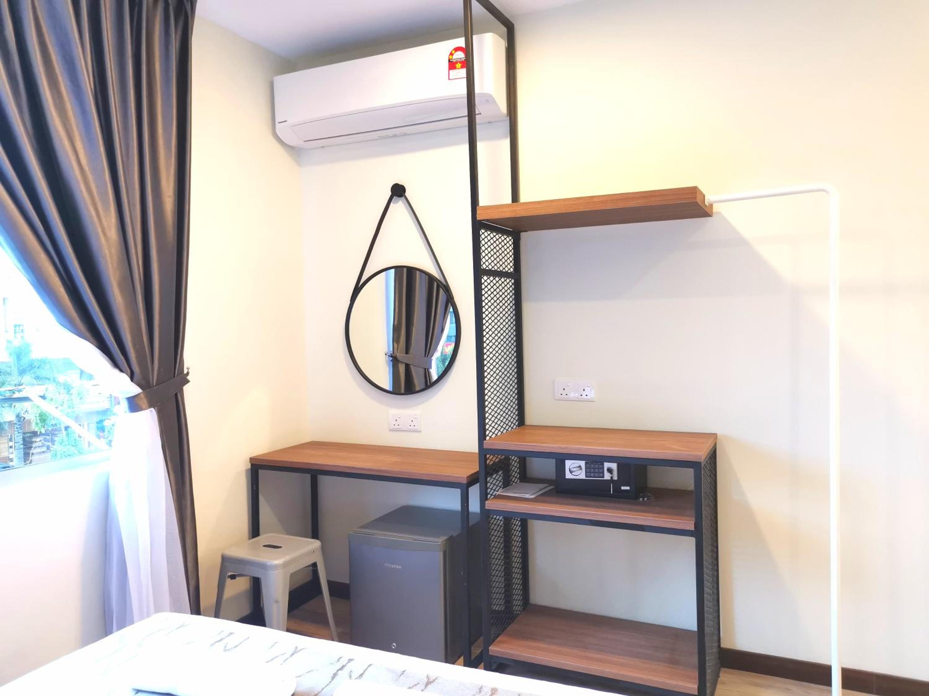 Industrial Family Suite - Photo 4