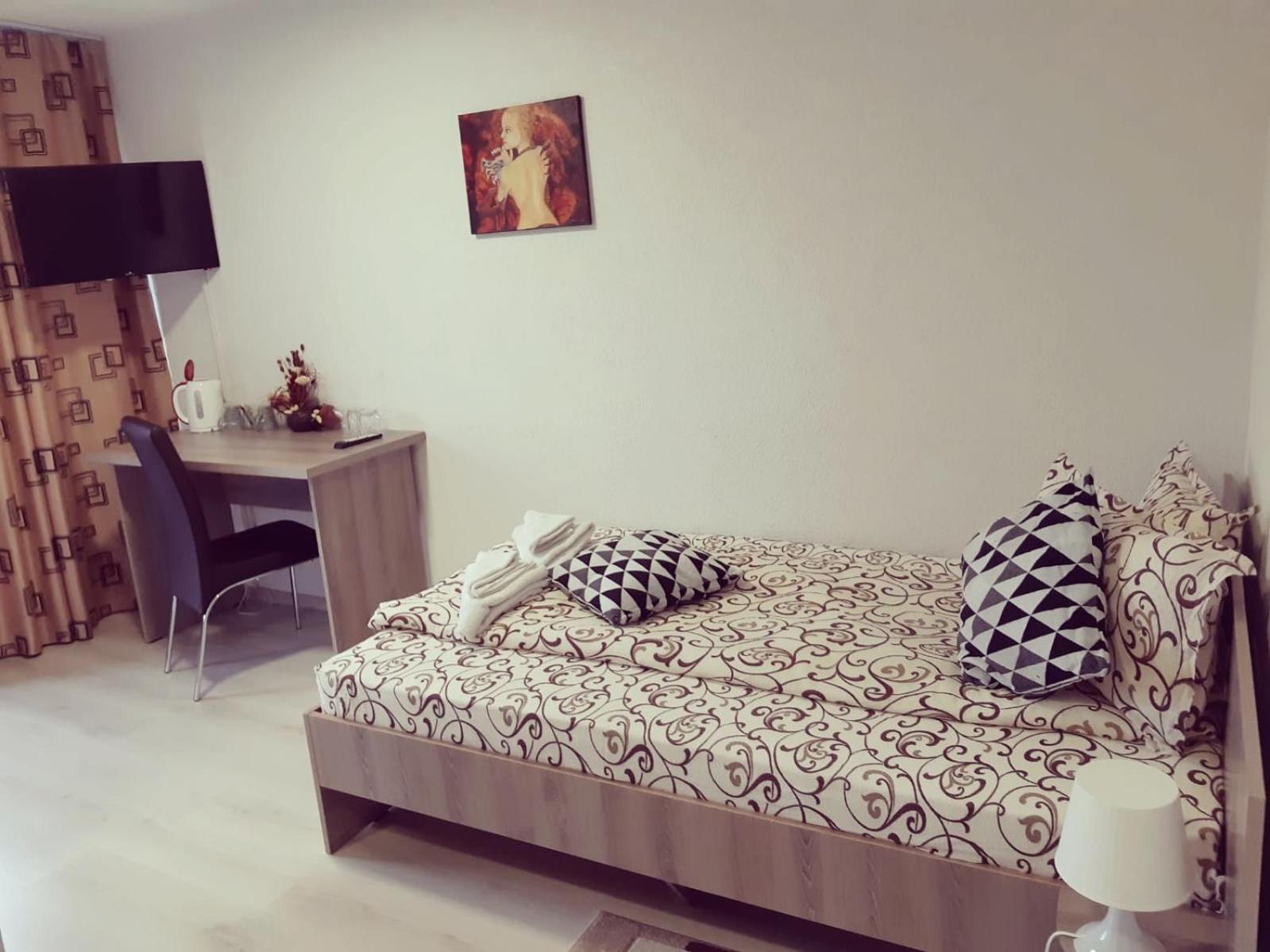 Deluxe Family Suite - Photo 19