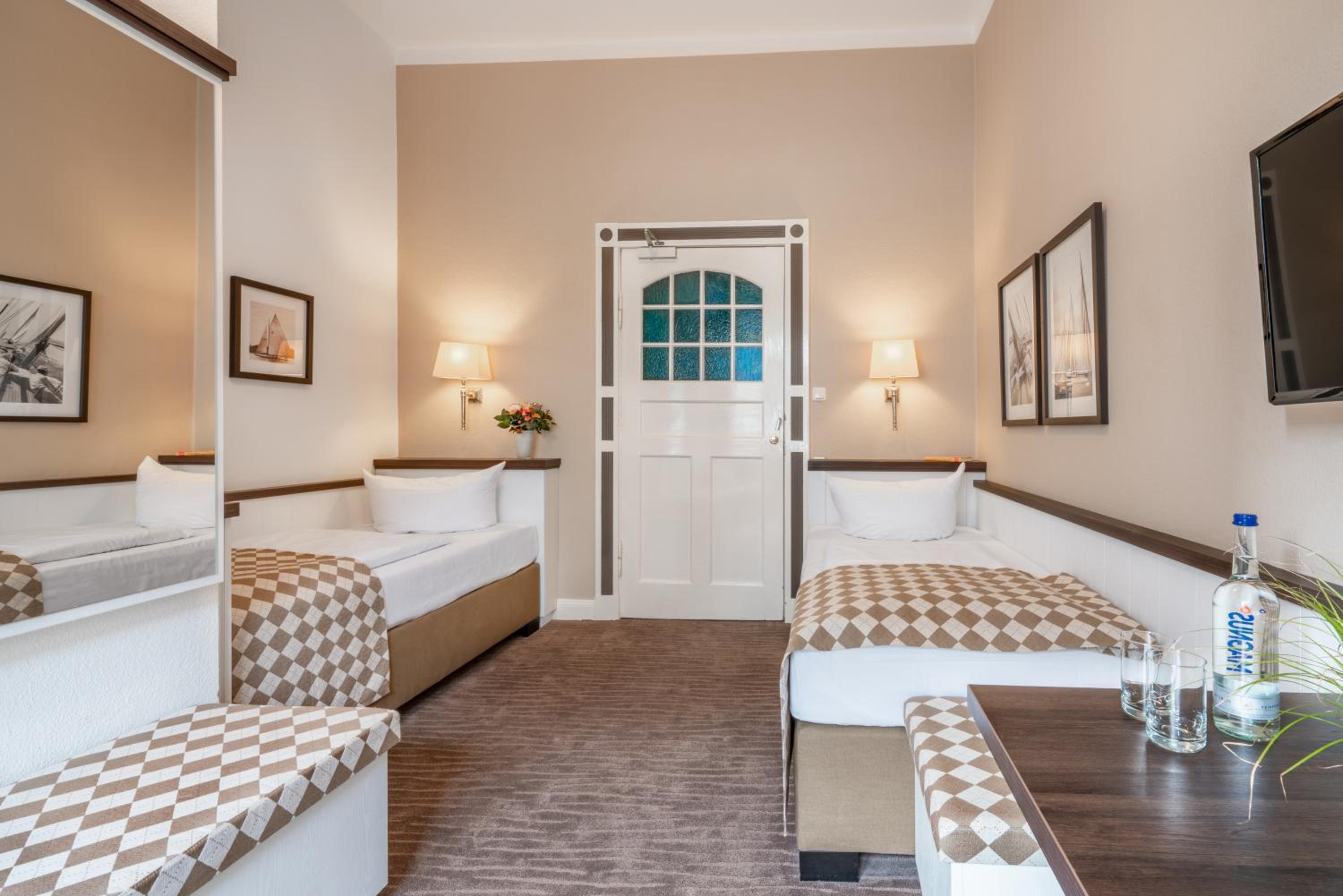 Budget Double Room thumbnail 6