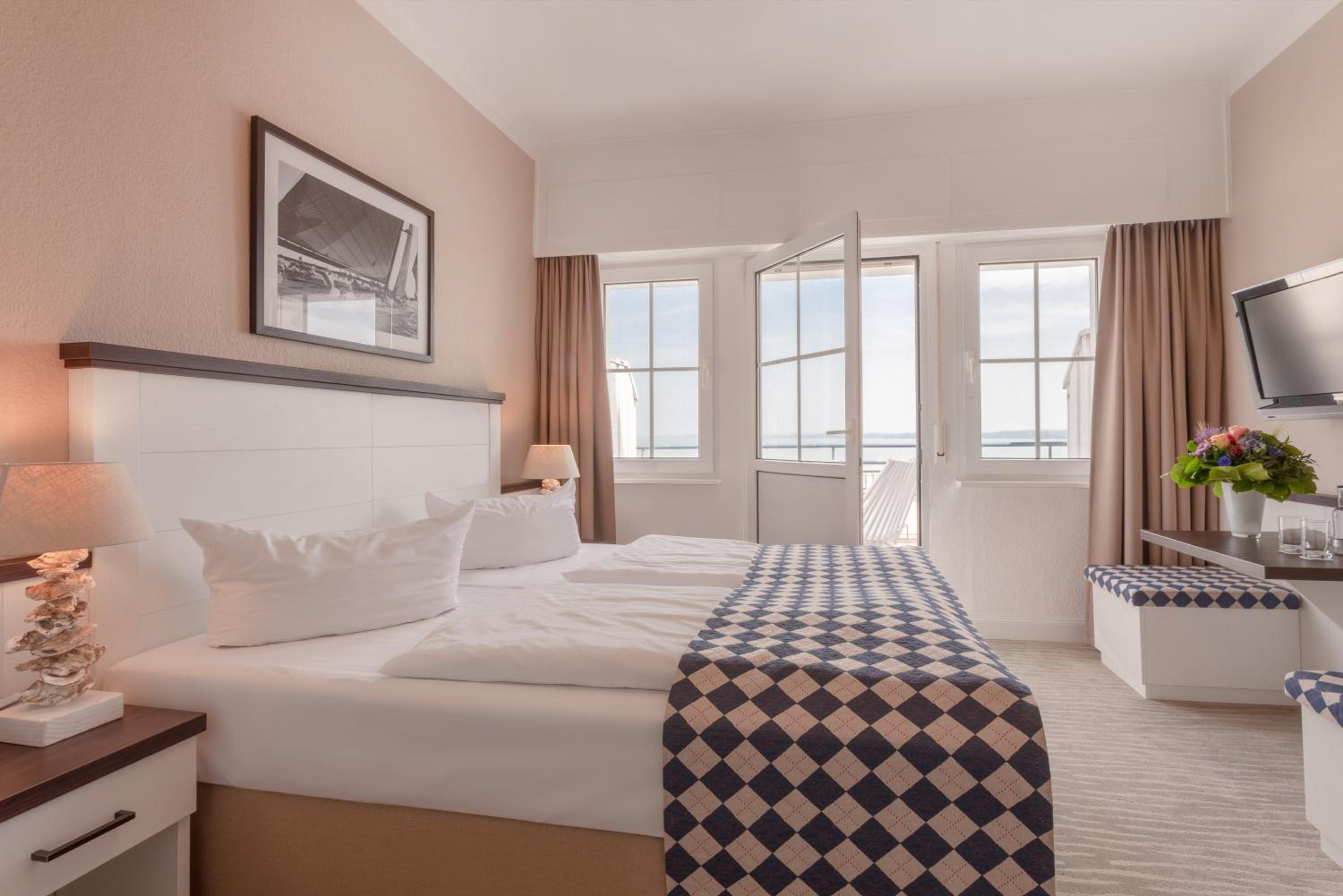 Double Room with Sea View - Photo 12