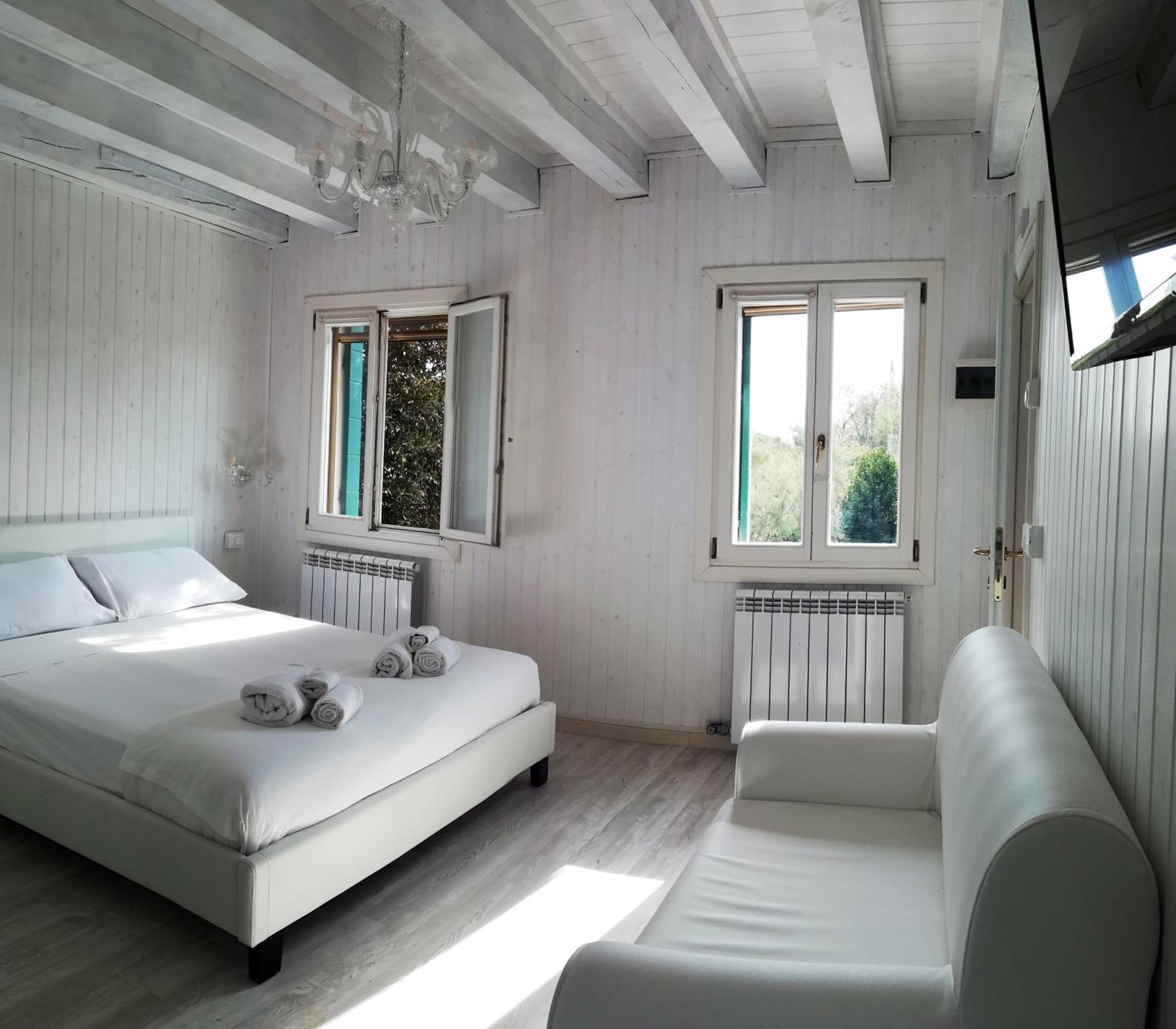 Standard King Room photo 1