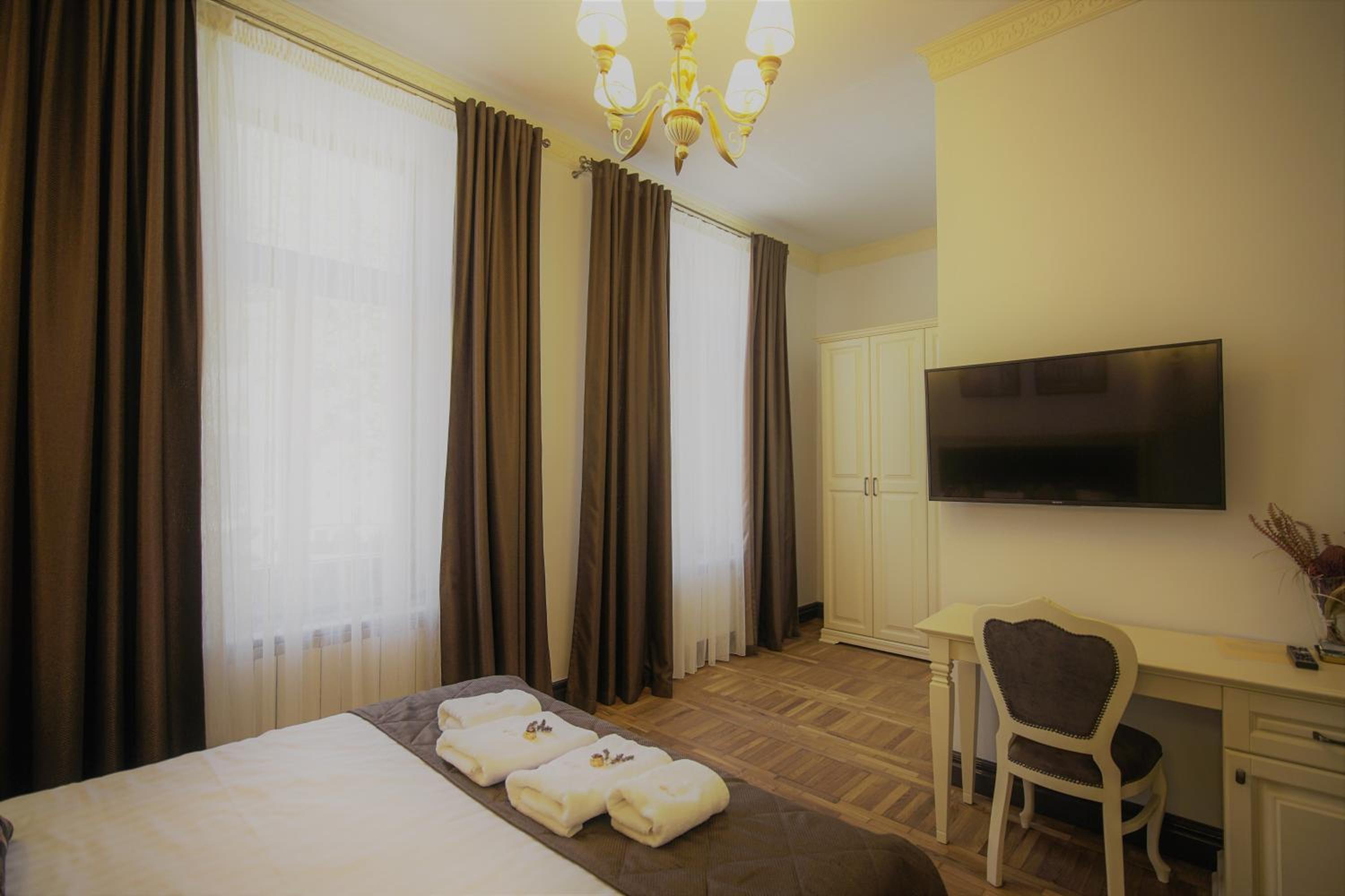 Double Room with Private Bathroom - Photo 6