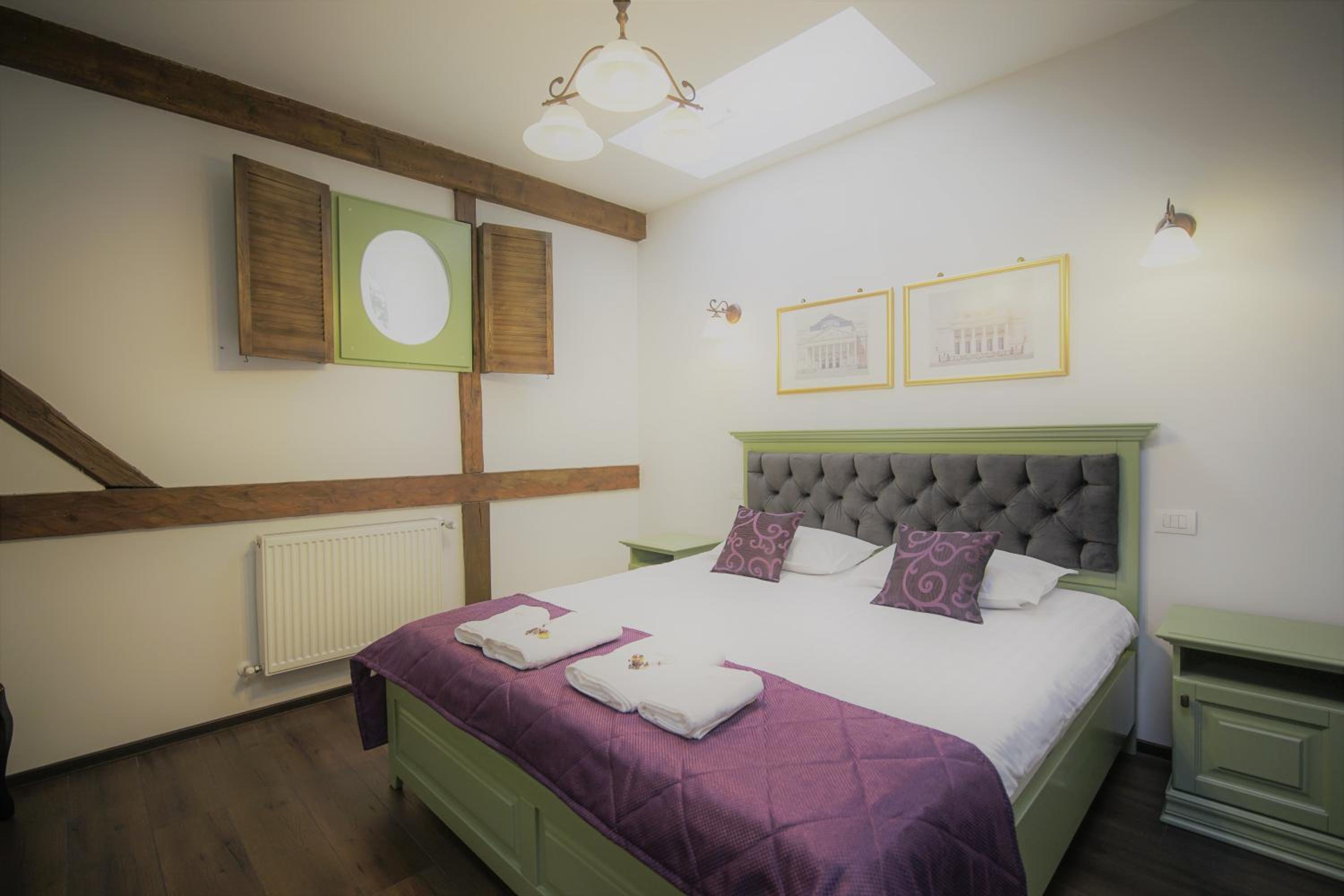 Double Room with Private Bathroom - Photo 9