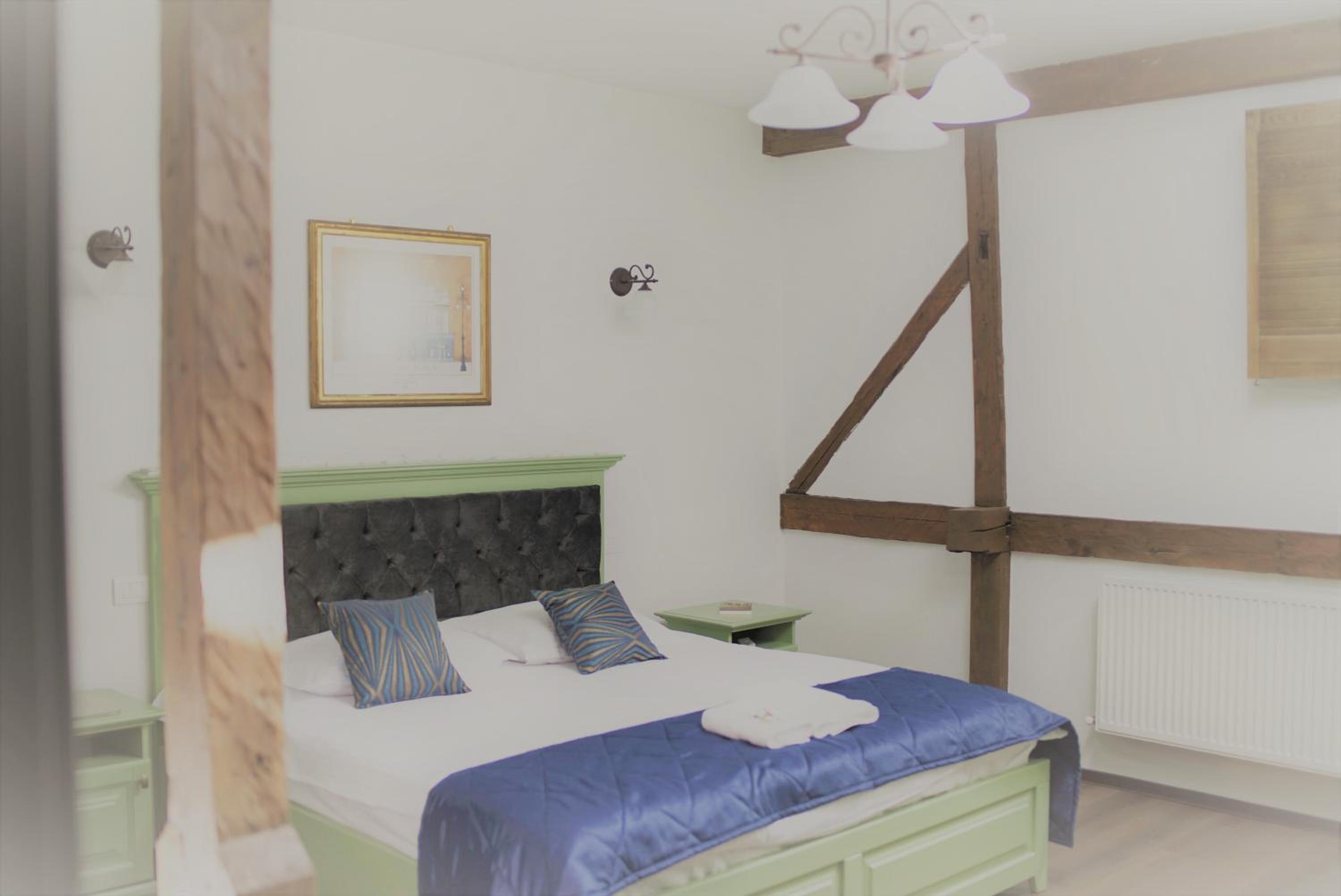 Double Room with Private Bathroom - Photo 8
