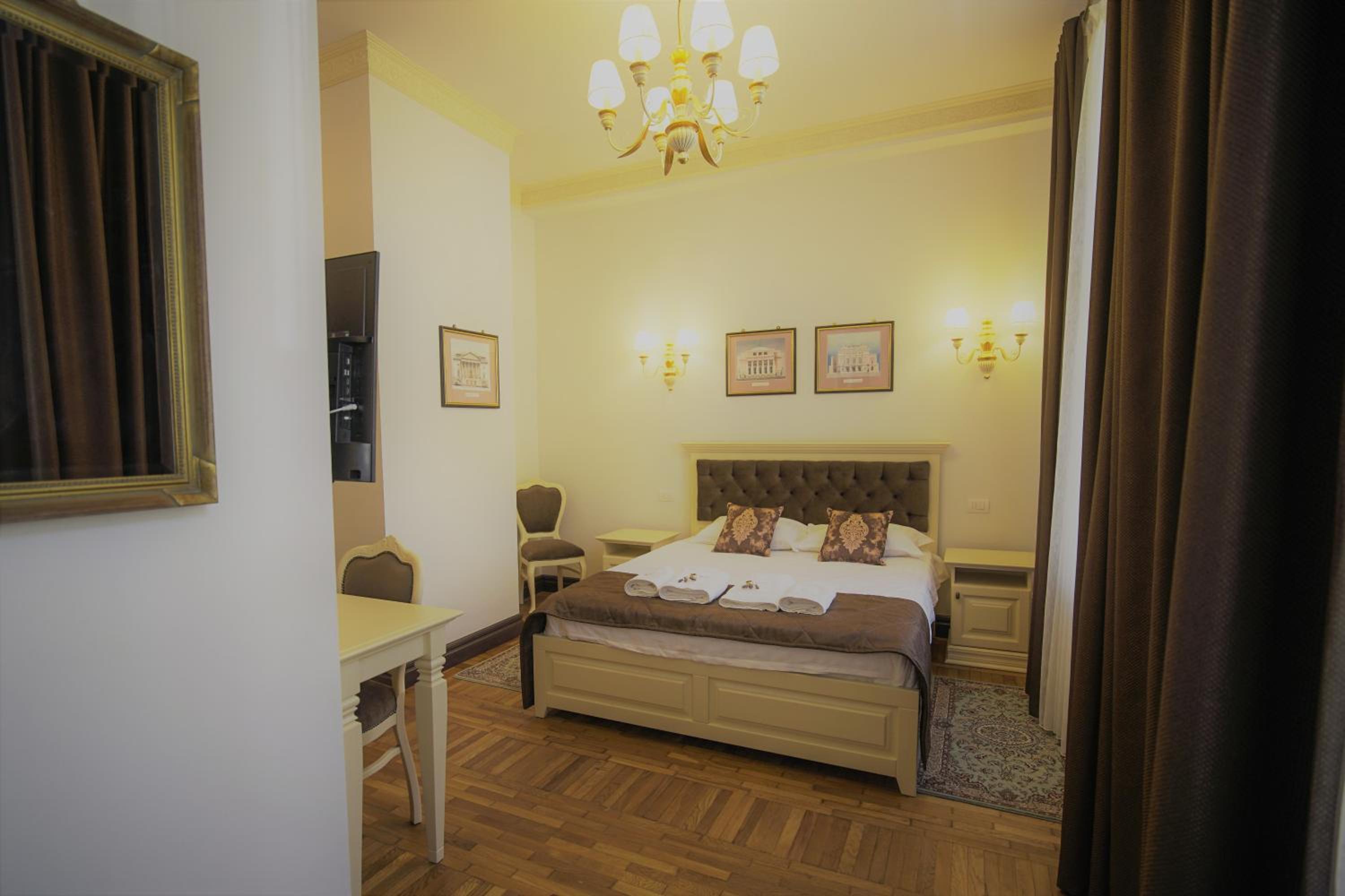 Double Room with Private Bathroom - Photo 5