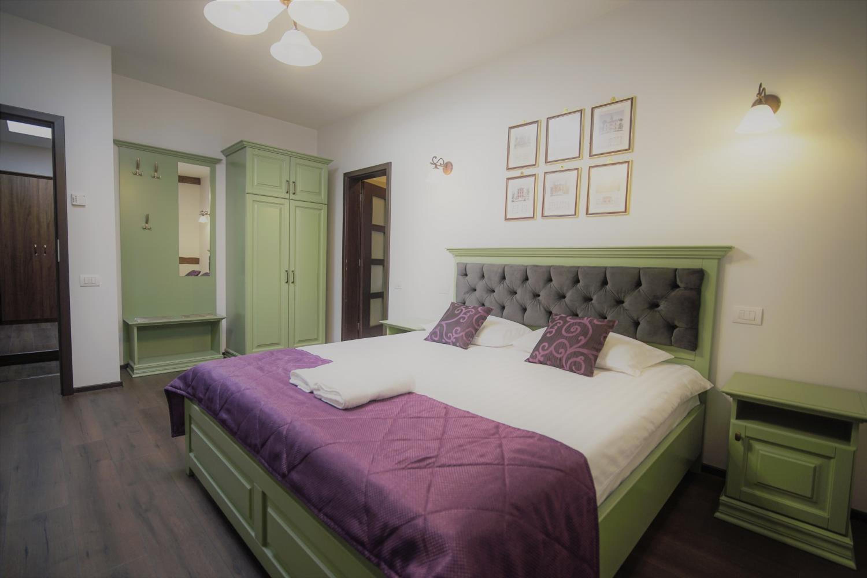 Double Room with Private Bathroom - Photo 3