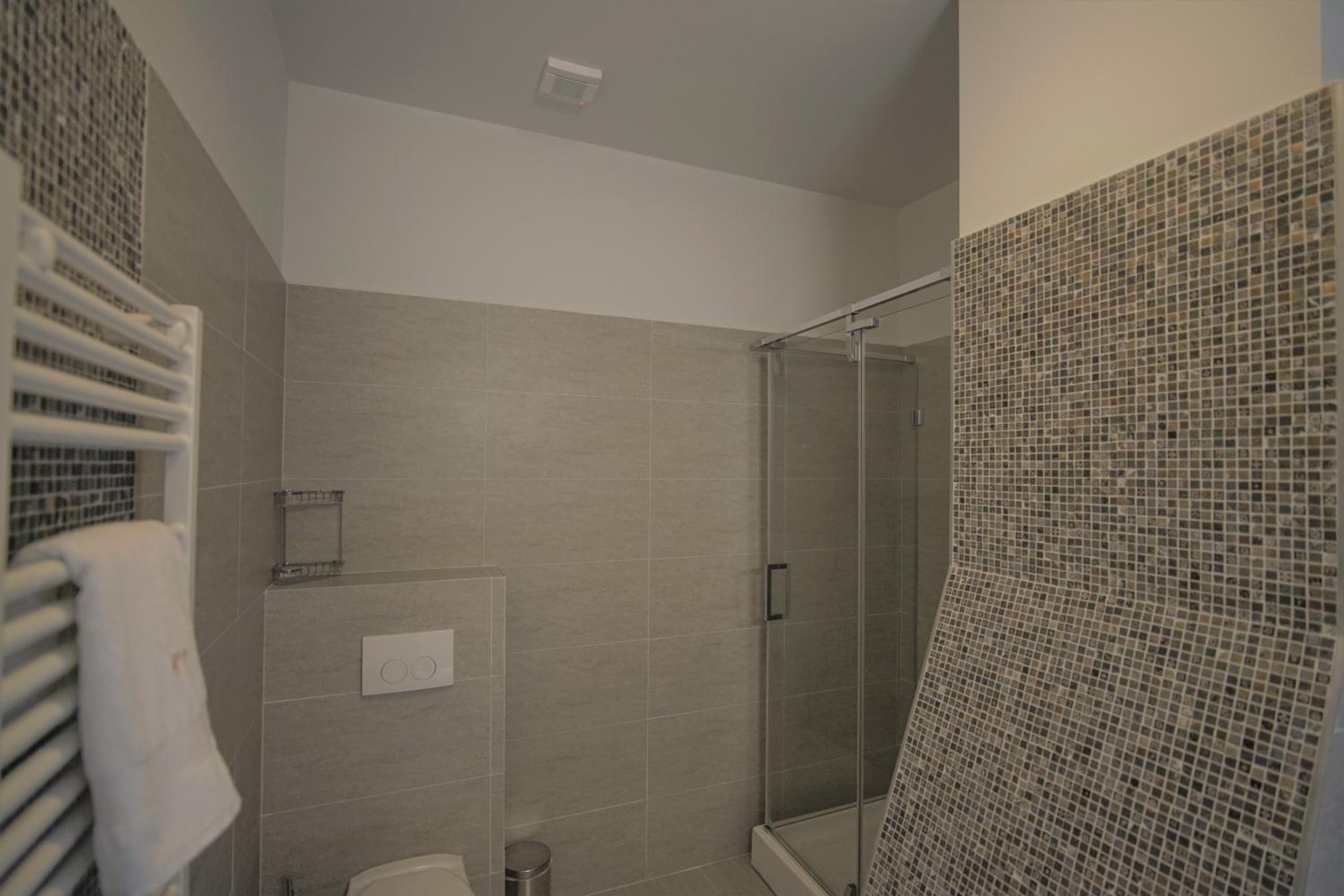 Double Room with Private Bathroom - Photo 21