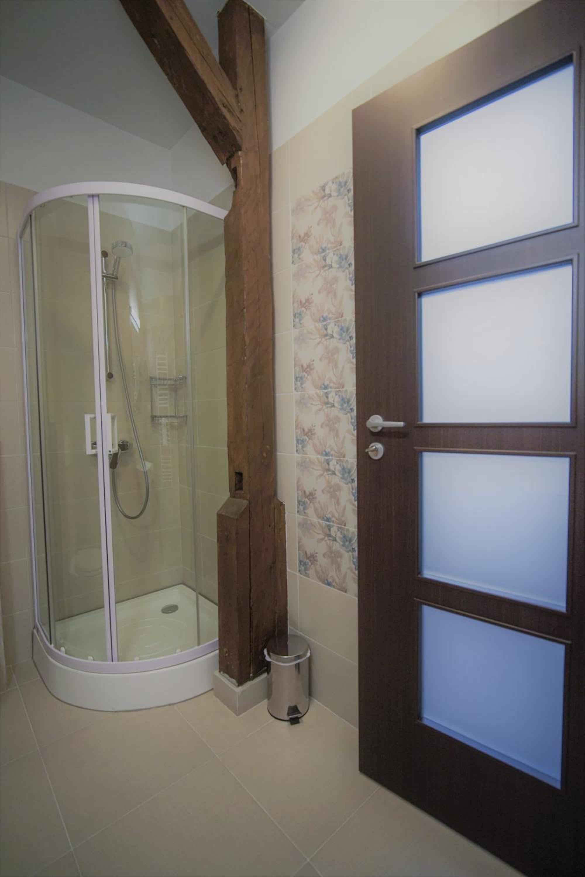 Double Room with Private Bathroom - Photo 24