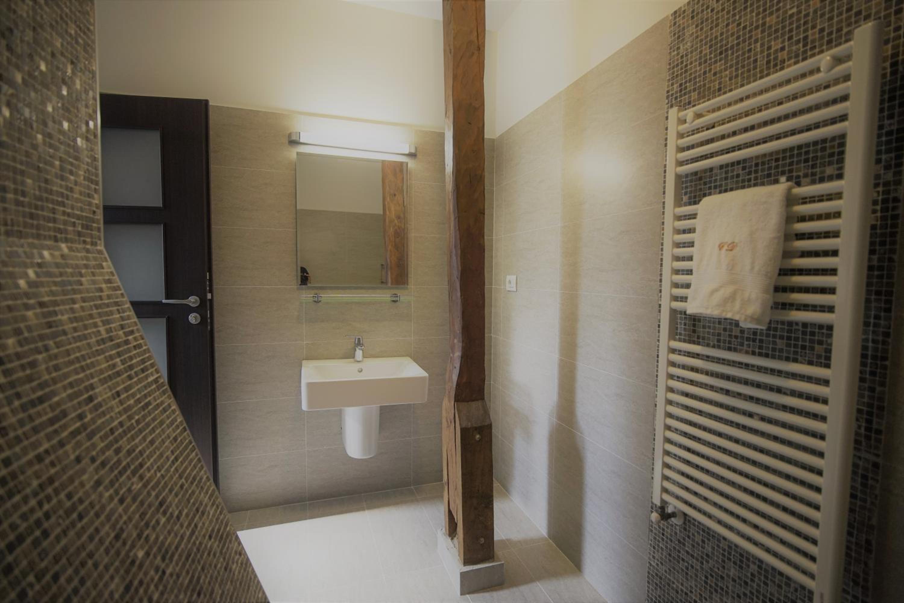 Double Room with Private Bathroom - Photo 19