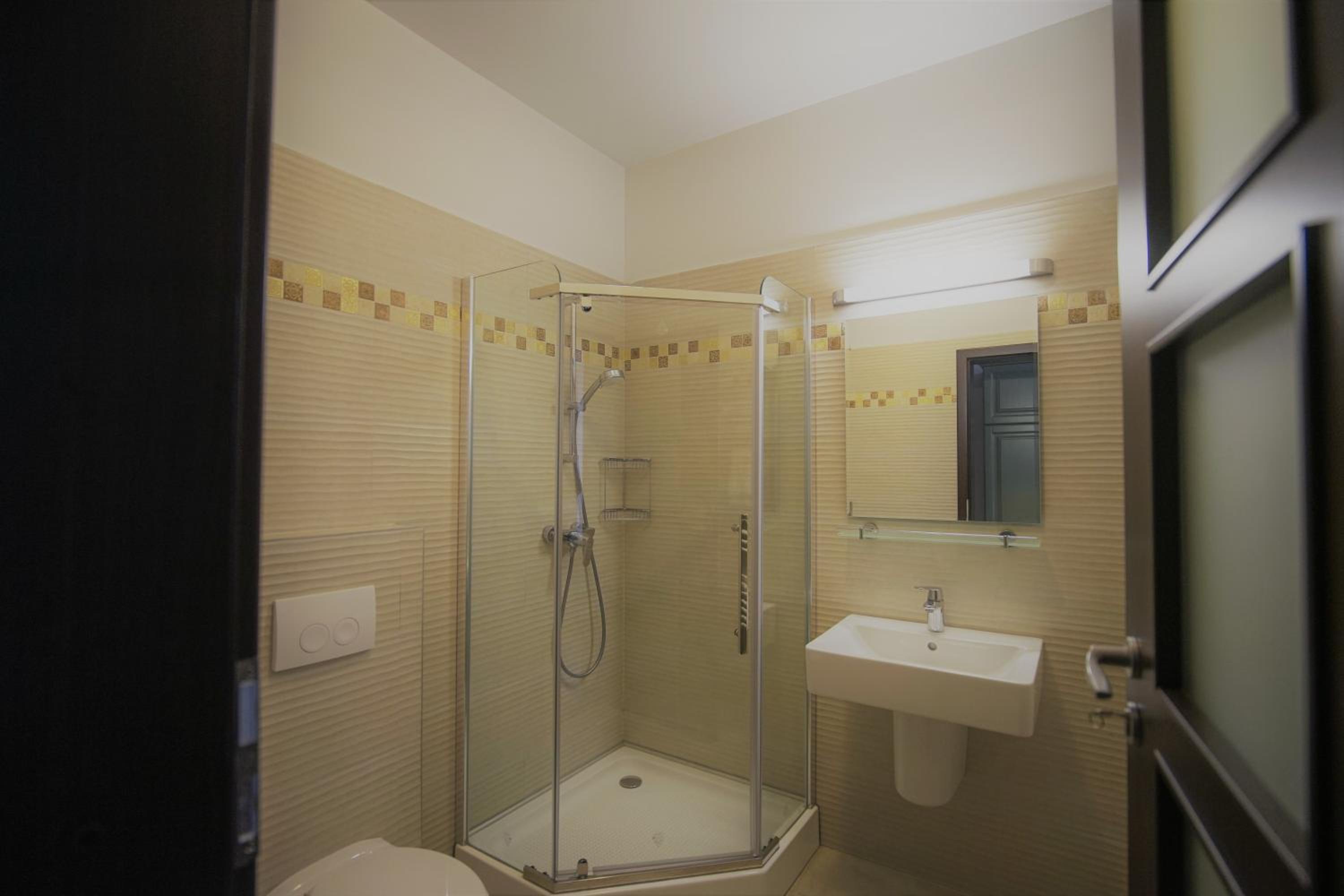 Double Room with Private Bathroom - Photo 18
