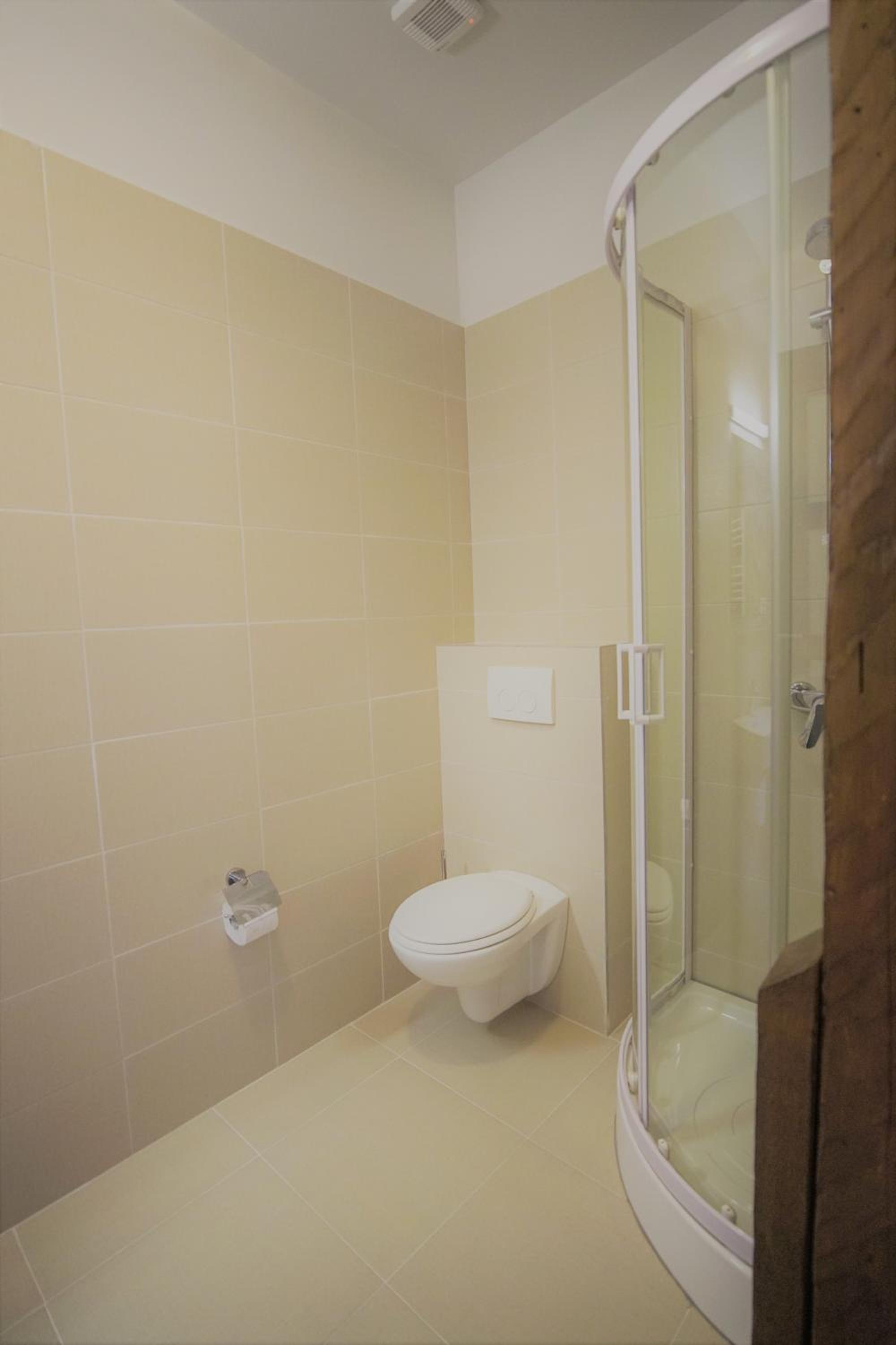 Double Room with Private Bathroom - Photo 23