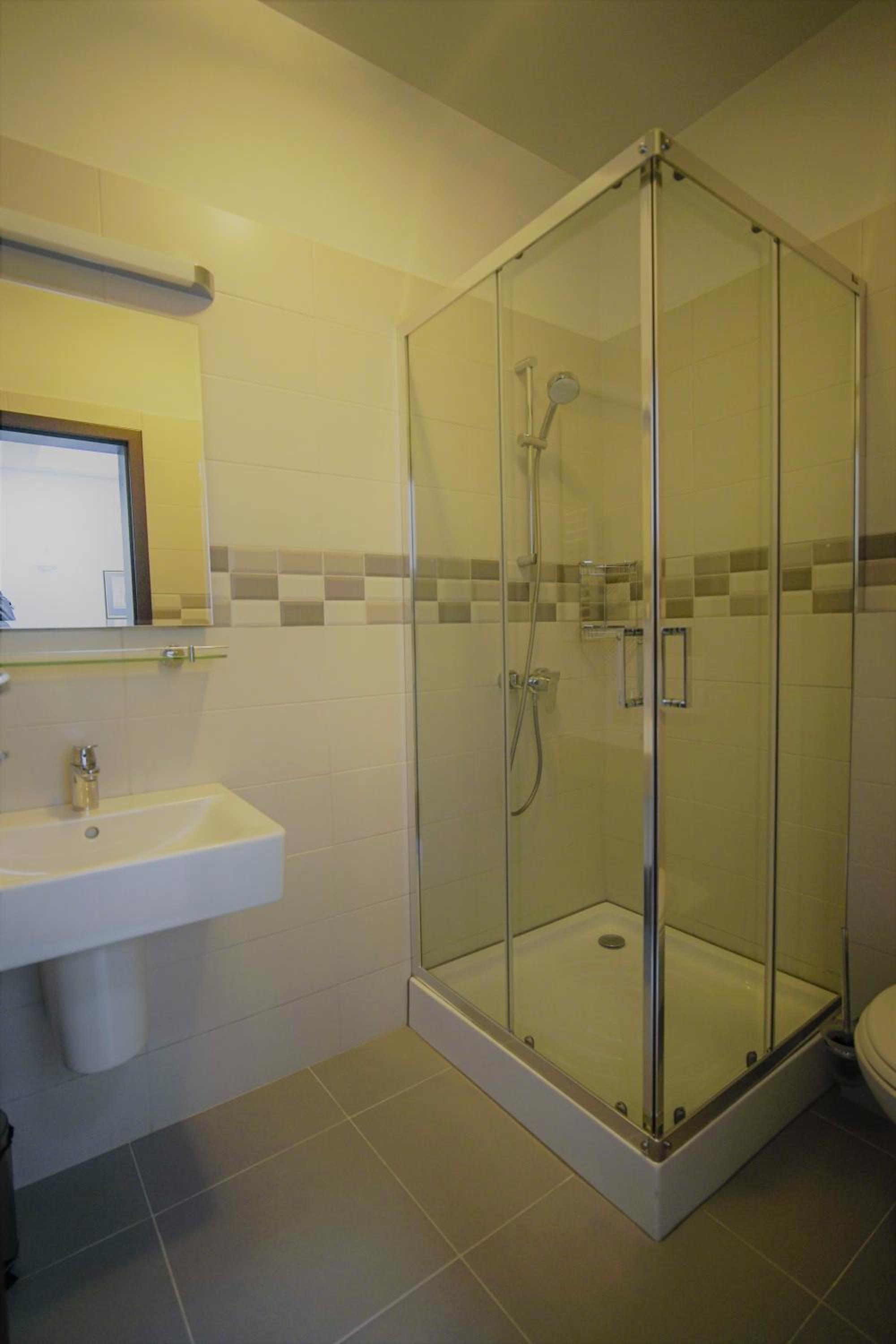 Double Room with Private Bathroom - Photo 13