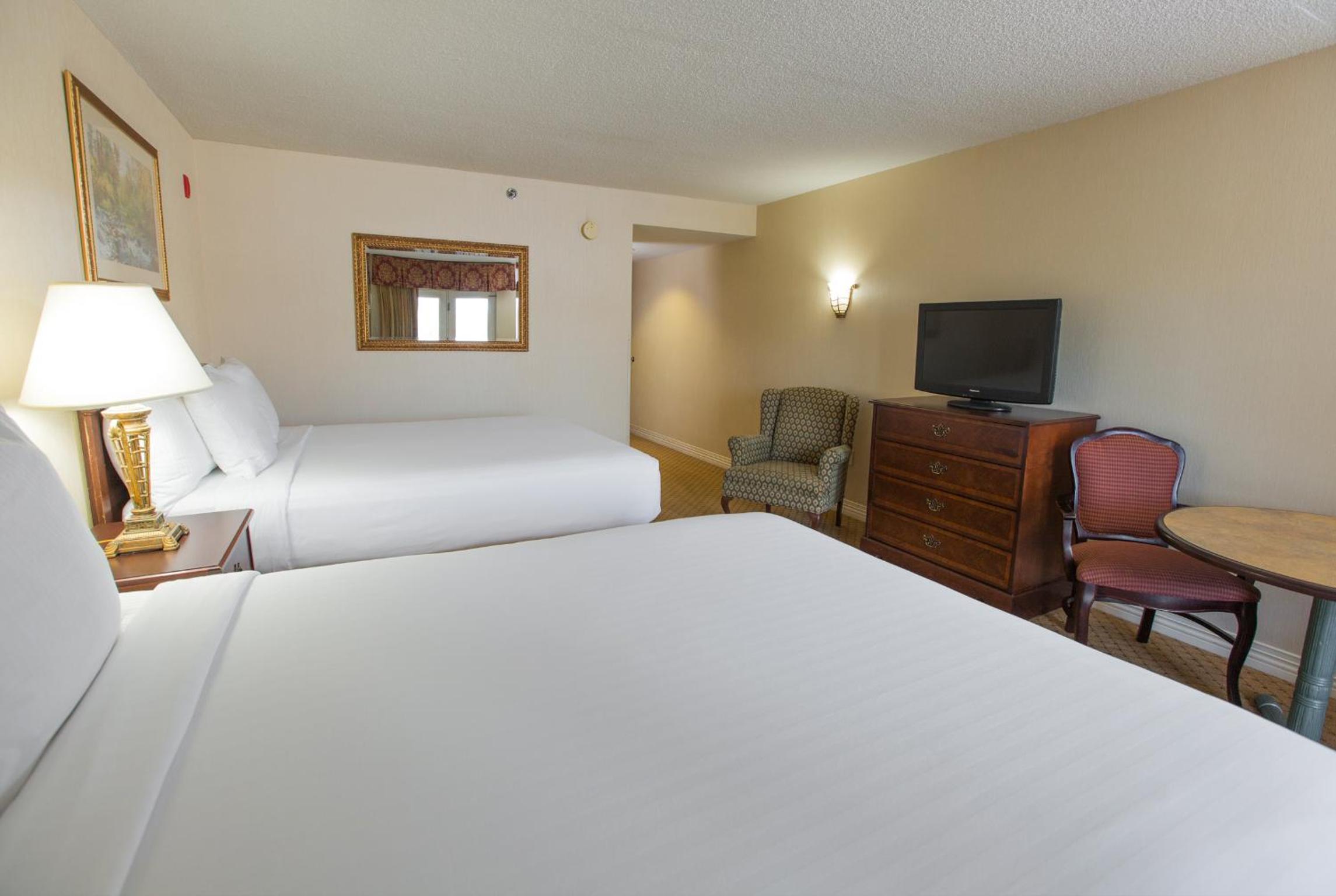 Deluxe Queen with Mountain and Water Park View - Inn - Photo 8