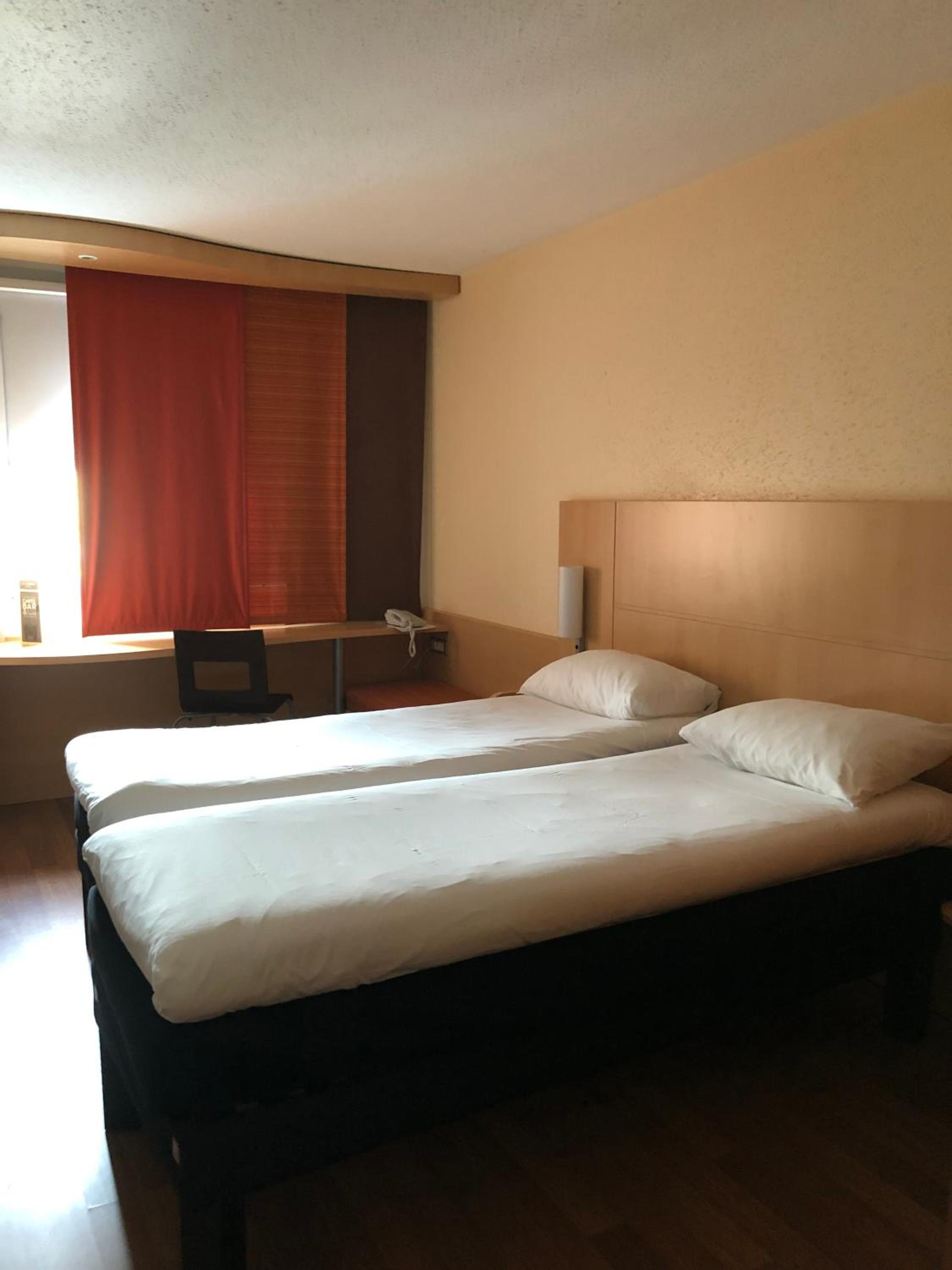 Standard Twin Room - Photo 1