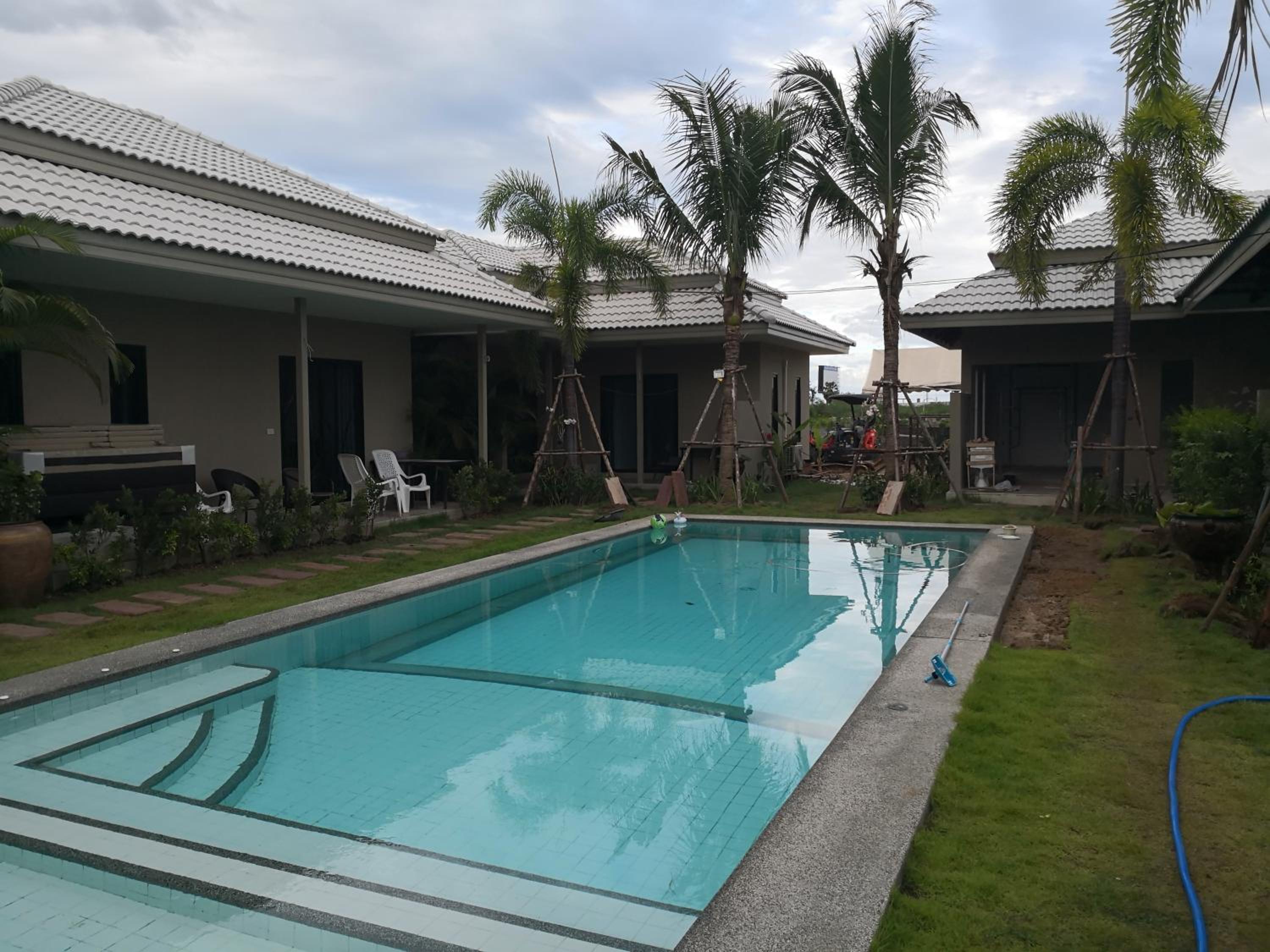 King Room with Pool View - Photo 6