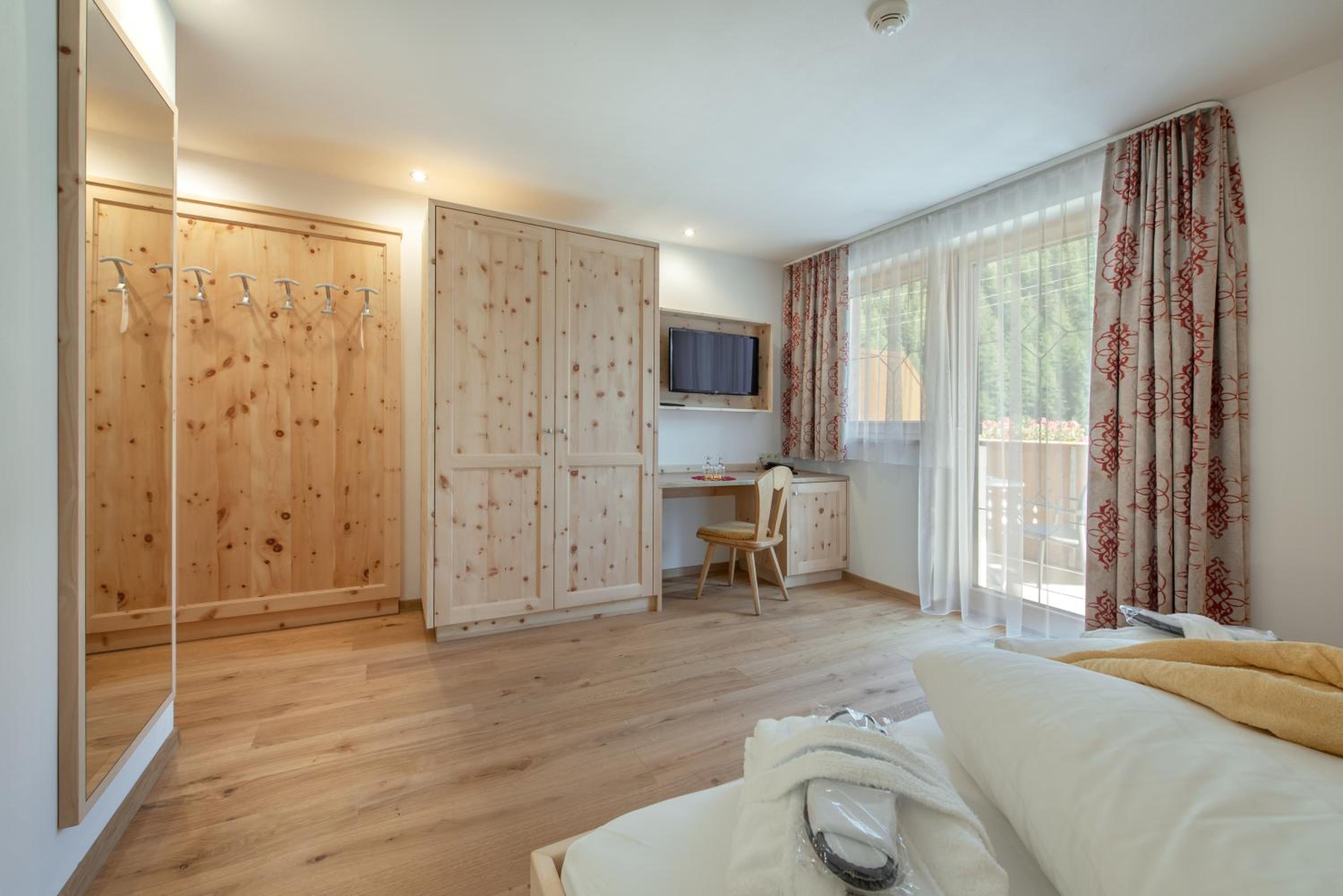 Deluxe Double Room with Balcony photo 2